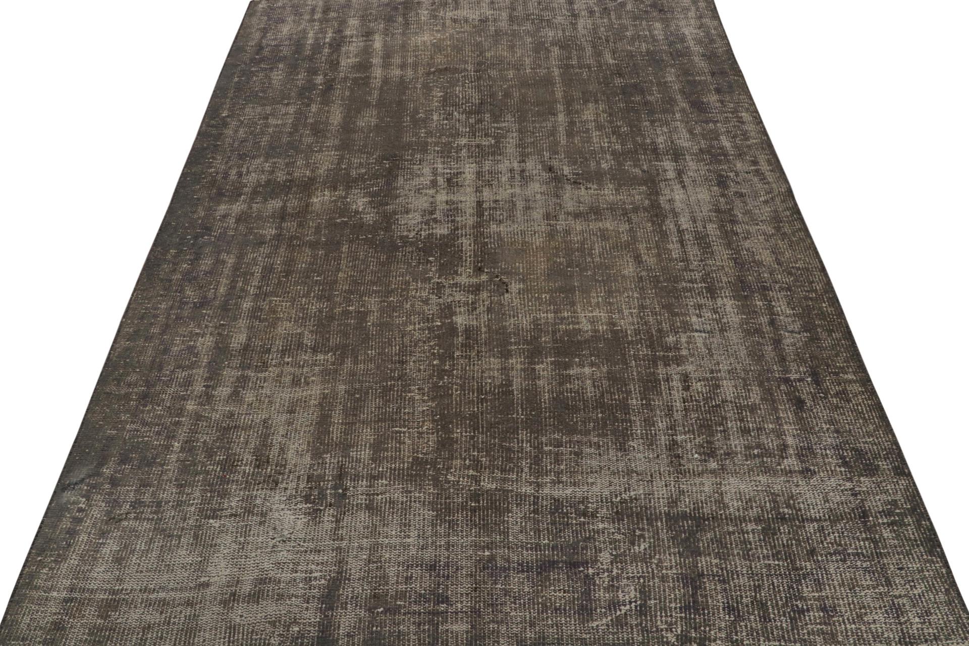 Turkish Vintage Zeki Müren Plain Rug, in Gray, from Rug & Kilim For Sale