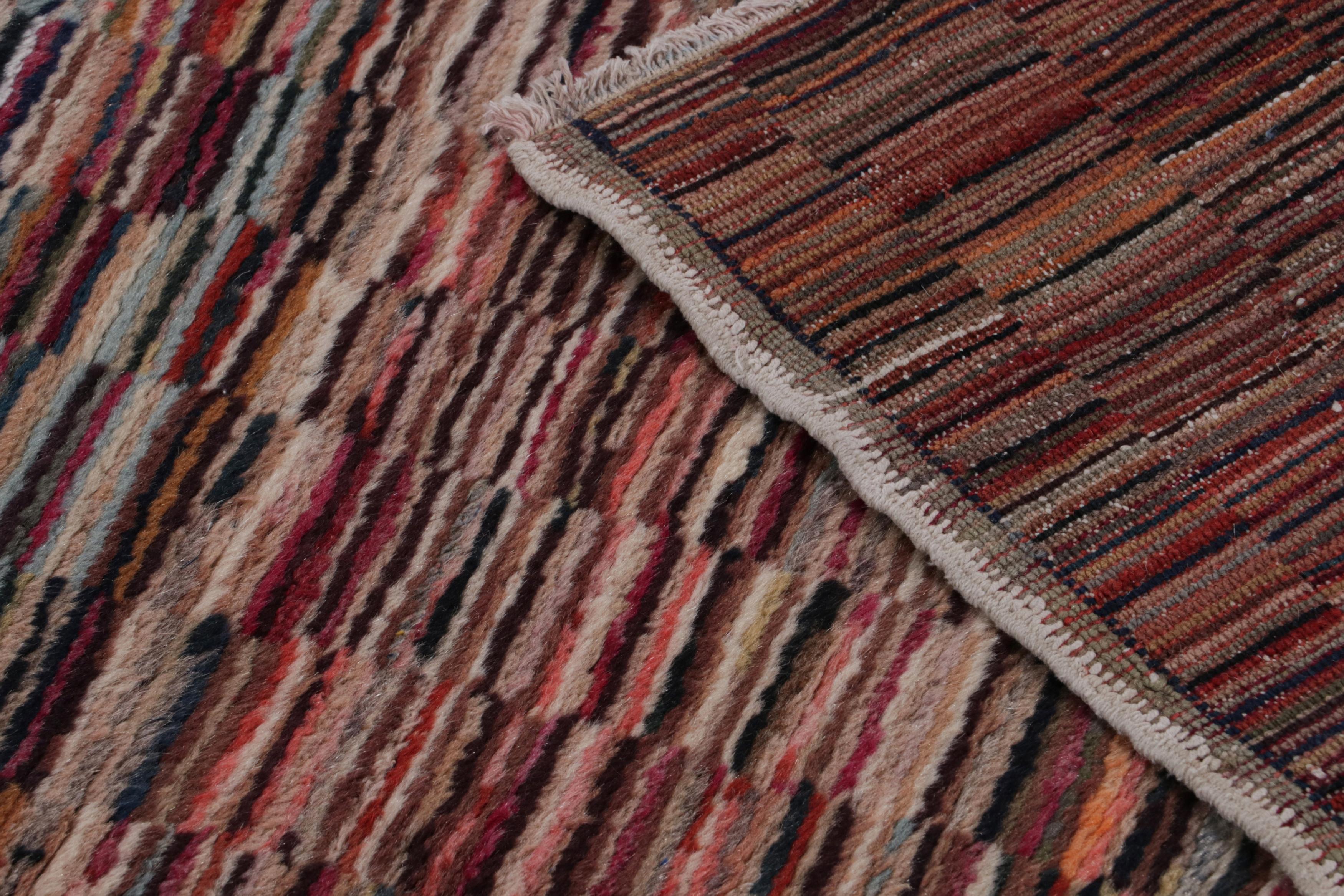 Polychromer Vintage-Teppich aus Zeki-Wandteppich, mit geometrischen Mustern, von Rug & Kilim (Wolle) im Angebot