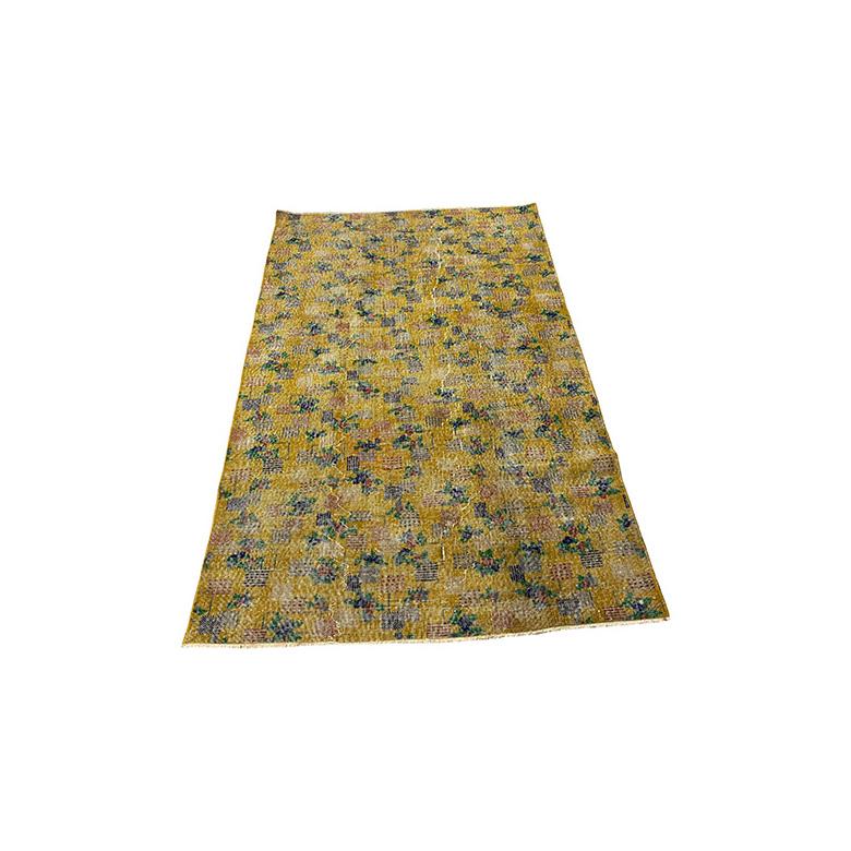 Playful, wonderfully faded. Quality design and materials. 100% wool.

5’2″ x 8’3″

16473