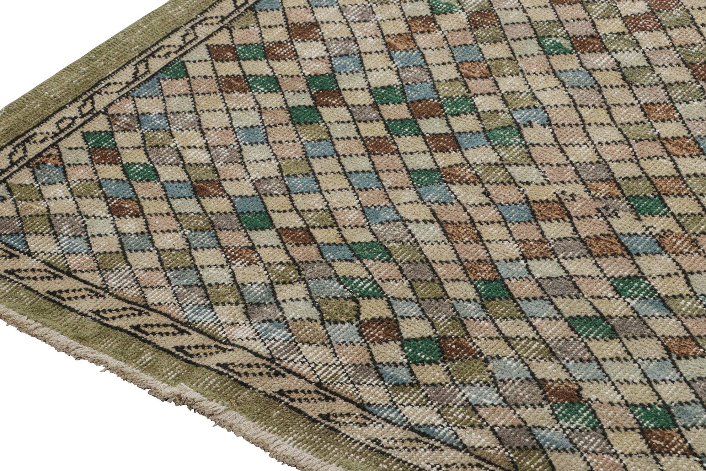  Vintage Zeki Müren Teppich in einem grünen und braunen geometrischen Muster von Rug & Kilim (Handgeknüpft) im Angebot