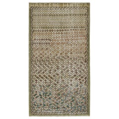 Vintage Zeki Müren Teppich in einem grünen und braunen geometrischen Muster von Rug & Kilim