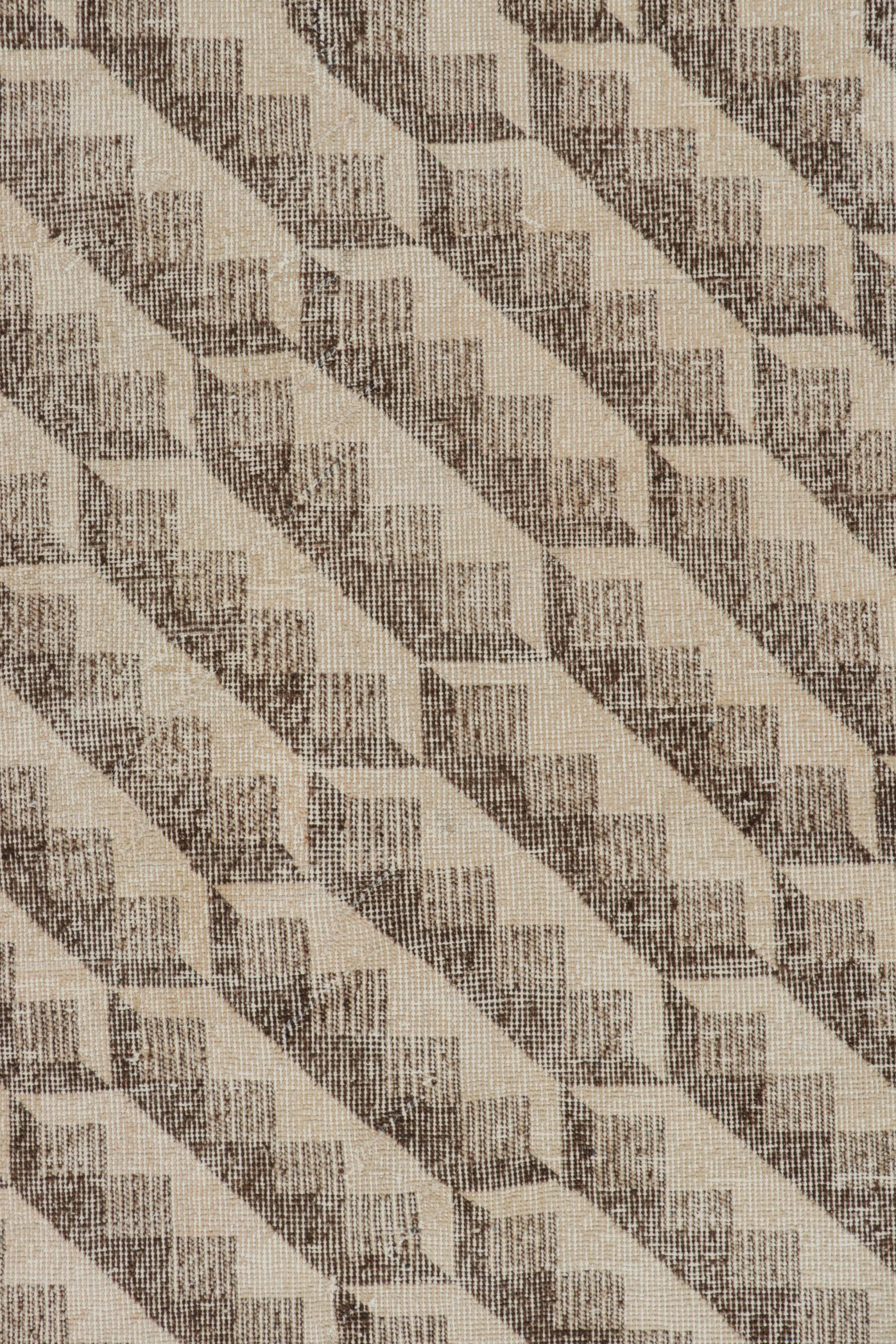 Vintage Zeki Müren Teppich in Beige und Braun Geometrisches Muster, von Rug & Kilim im Zustand „Gut“ im Angebot in Long Island City, NY