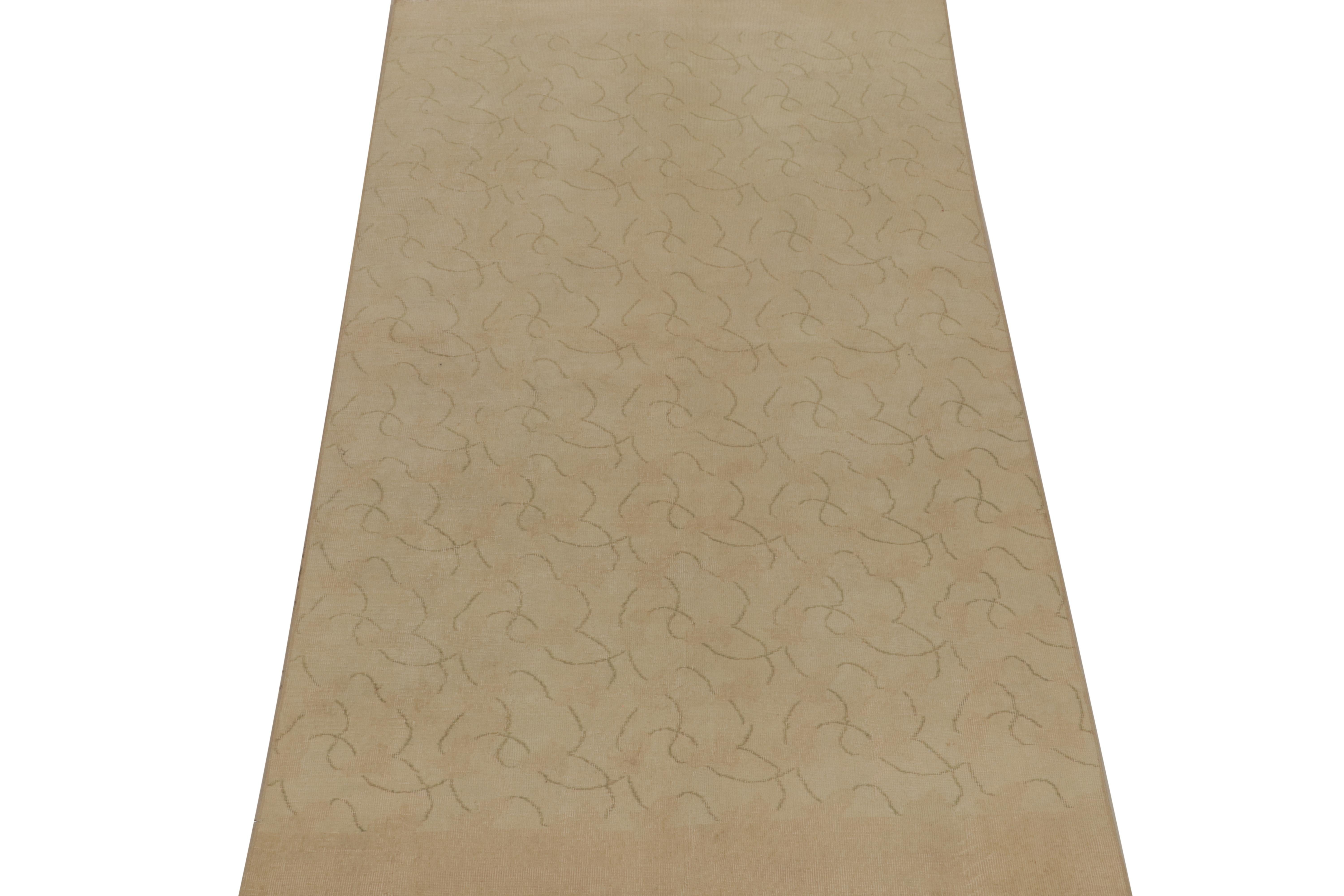 Ein Vintage-Teppich 5x10 aus einem innovativen türkischen Atelier, der in die Mid-Century Pasha Collection von Rug & Kilim aufgenommen wurde.
Weiter zum Design:
Dieses Stück ist subtil von abstrakten Gemälden inspiriert und besticht durch beige