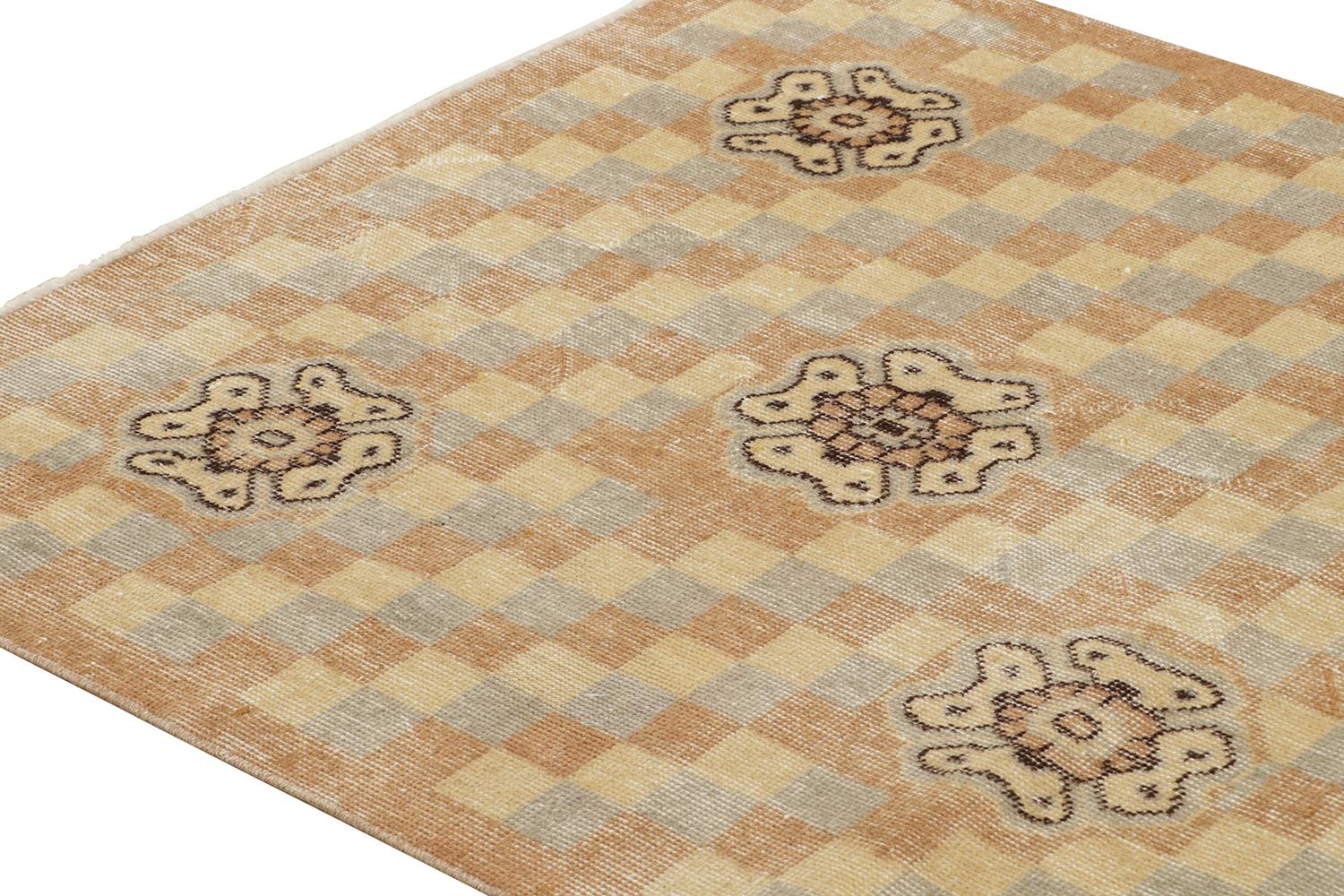 Vintage Zeki Müren Teppich in Beige-Braun und Grau Geometrisches Muster, von Rug & Kilim (Handgeknüpft) im Angebot
