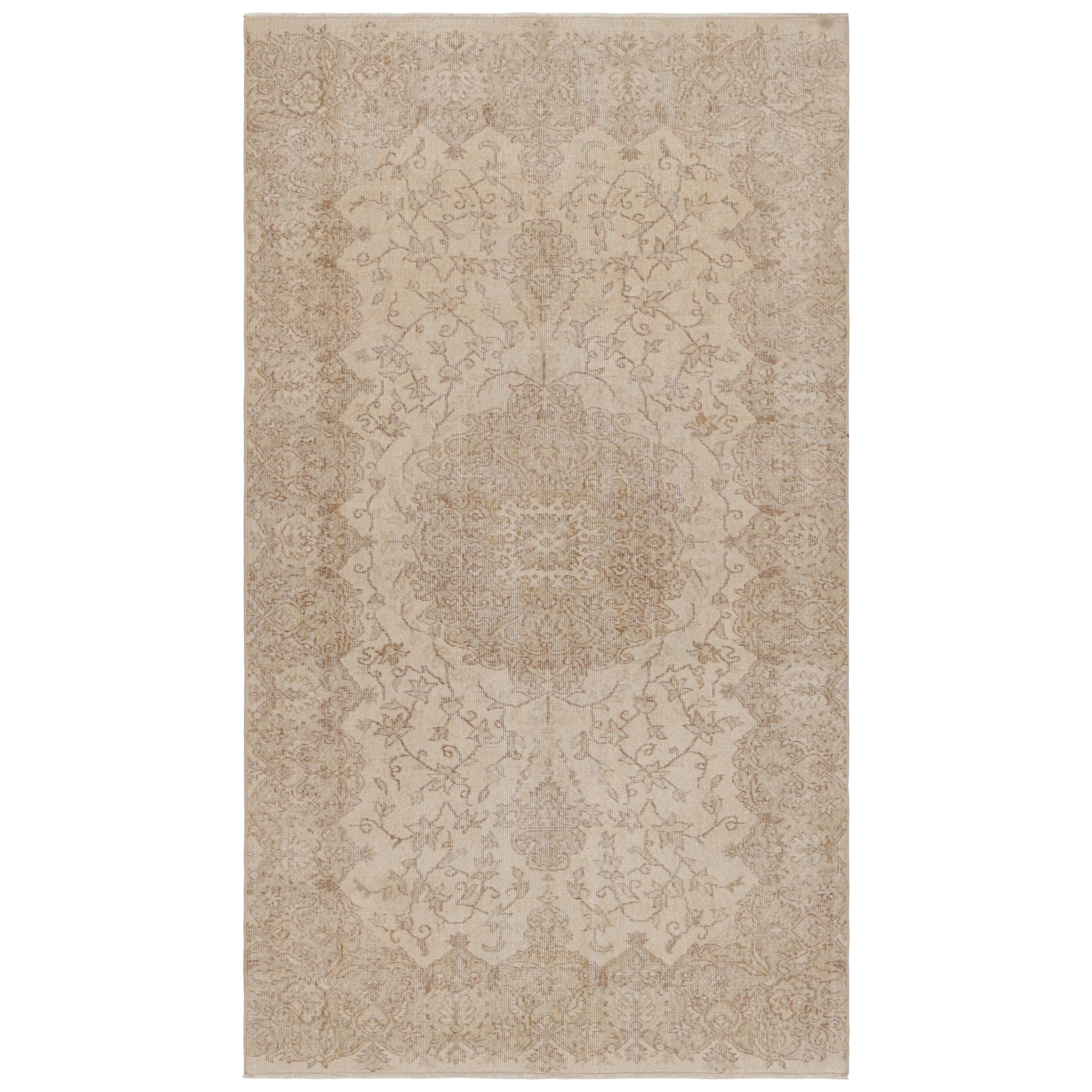 Tappeto Zeki Müren d'epoca con motivi floreali beige-marrone, da Rug & Kilim
