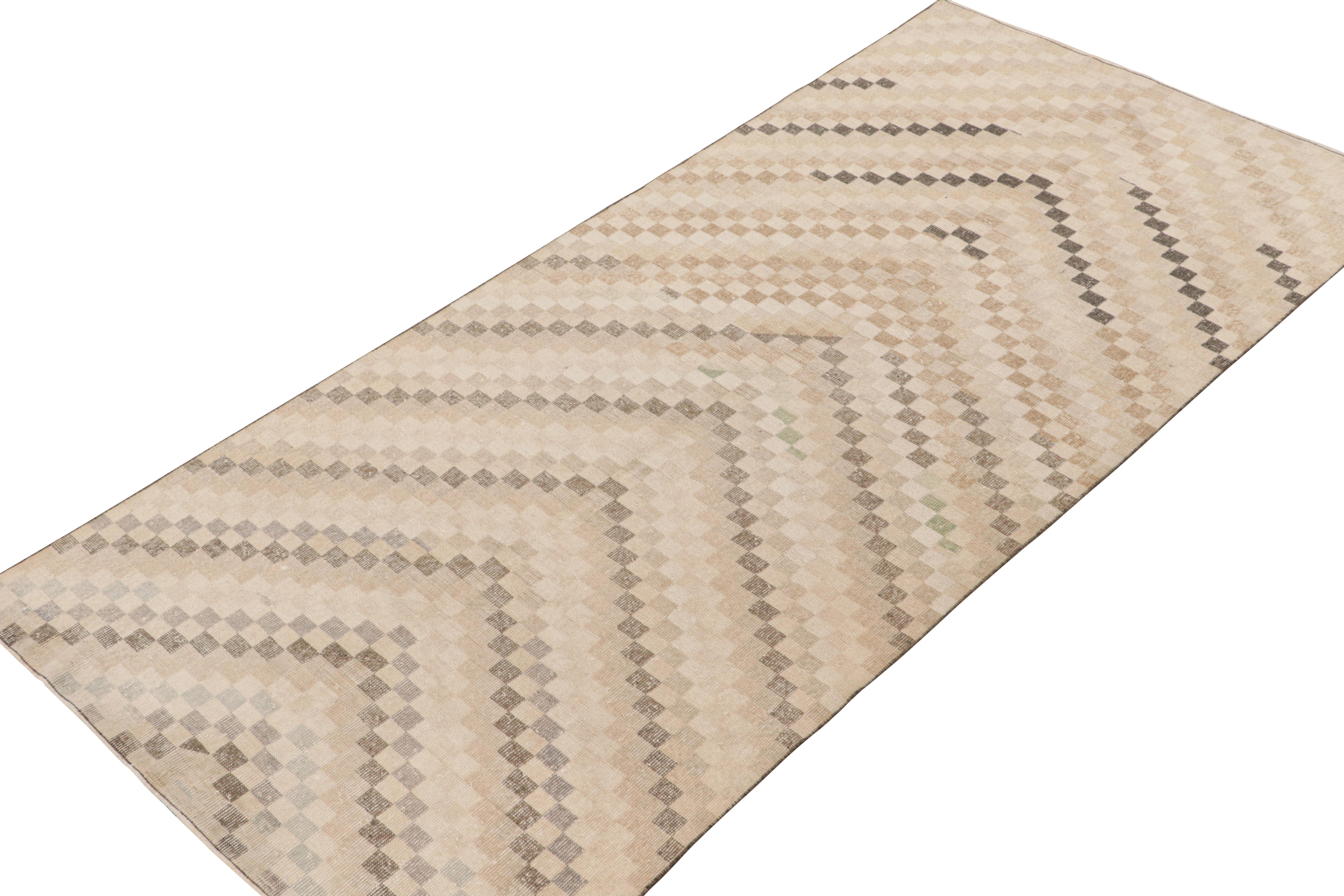 Vintage Zeki Müren Teppich in Beige-Braun mit geometrischen Mustern von Rug & Kilim (Türkisch) im Angebot
