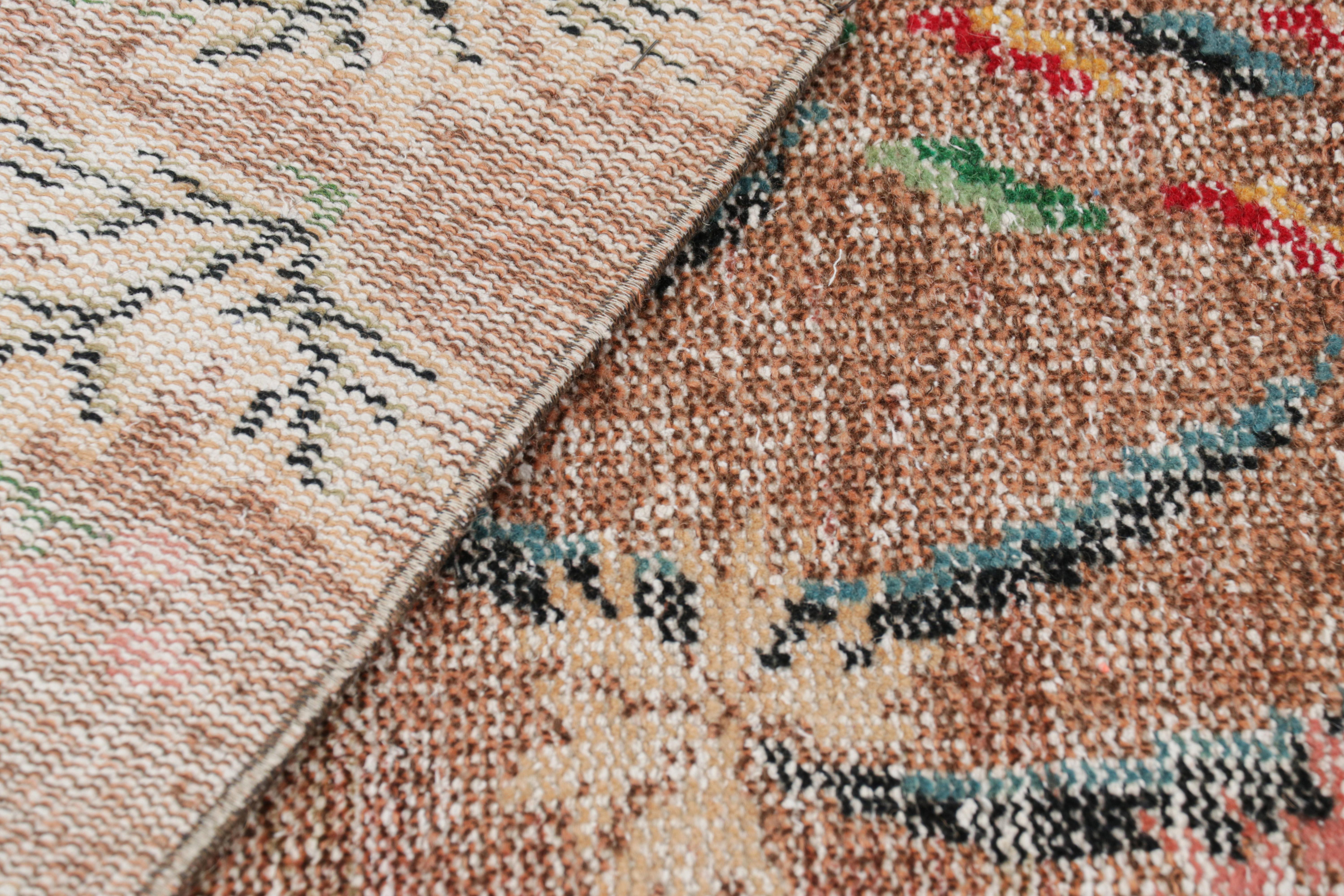 Lana Tappeto Zeki Müren vintage in beige-marrone con motivi floreali, da Rug & Kilim in vendita