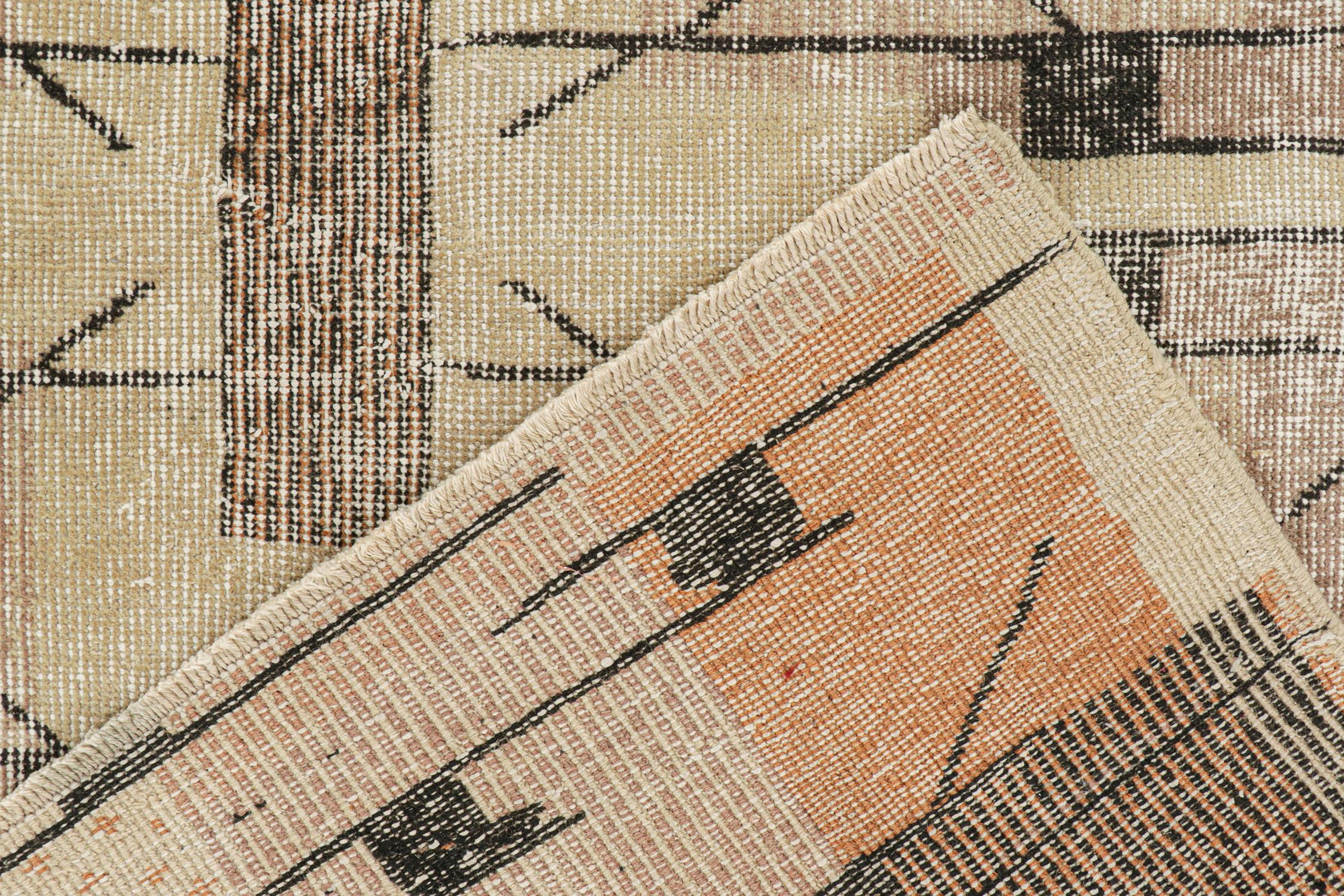 Vintage Zeki Müren Teppich in Beige-Braun mit geometrischen Mustern von Rug & Kilim (Mitte des 20. Jahrhunderts) im Angebot
