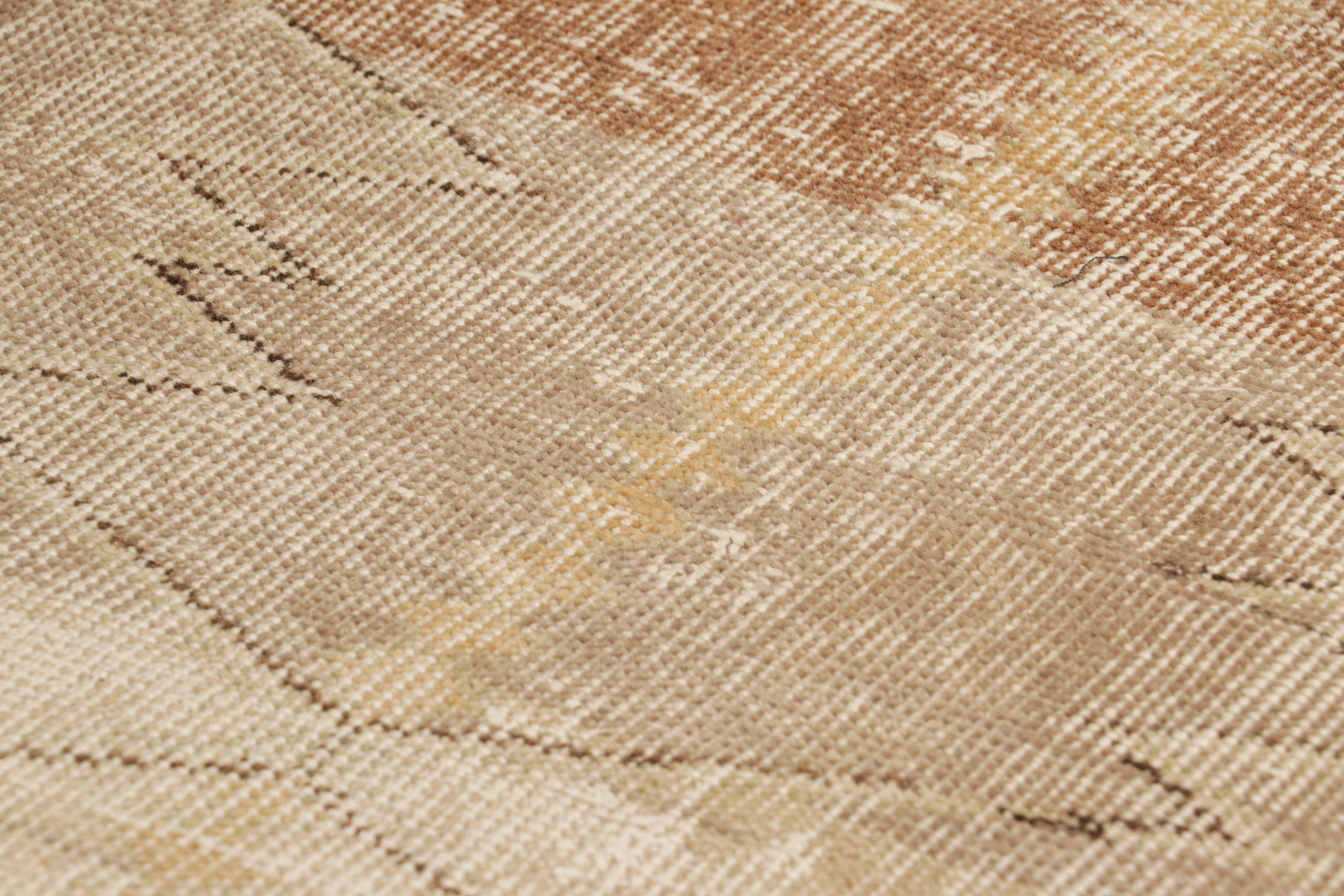Anudada a mano en lana y originaria de Turquía hacia 1960 - 1970, esta alfombra vintage Zeki Müren de 2x4 es una incorporación única a la colección Rug & Kilim por sus sutiles colores y motivos geométricos en toda la superficie. 

Sobre el diseño: