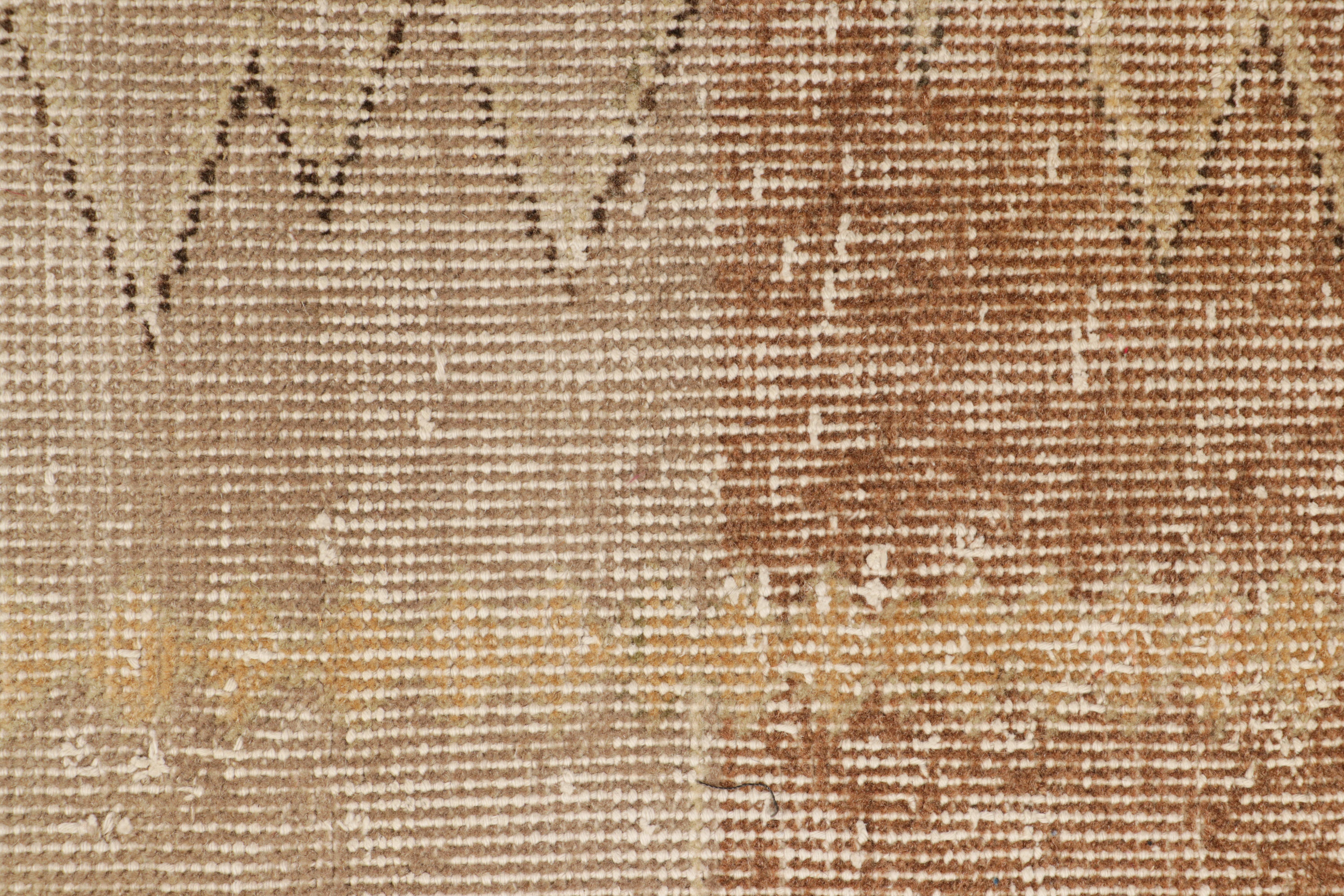 Alfombra vintage Zeki Müren en beige-marrón con motivos geométricos, de Rug & Kilim Turco en venta