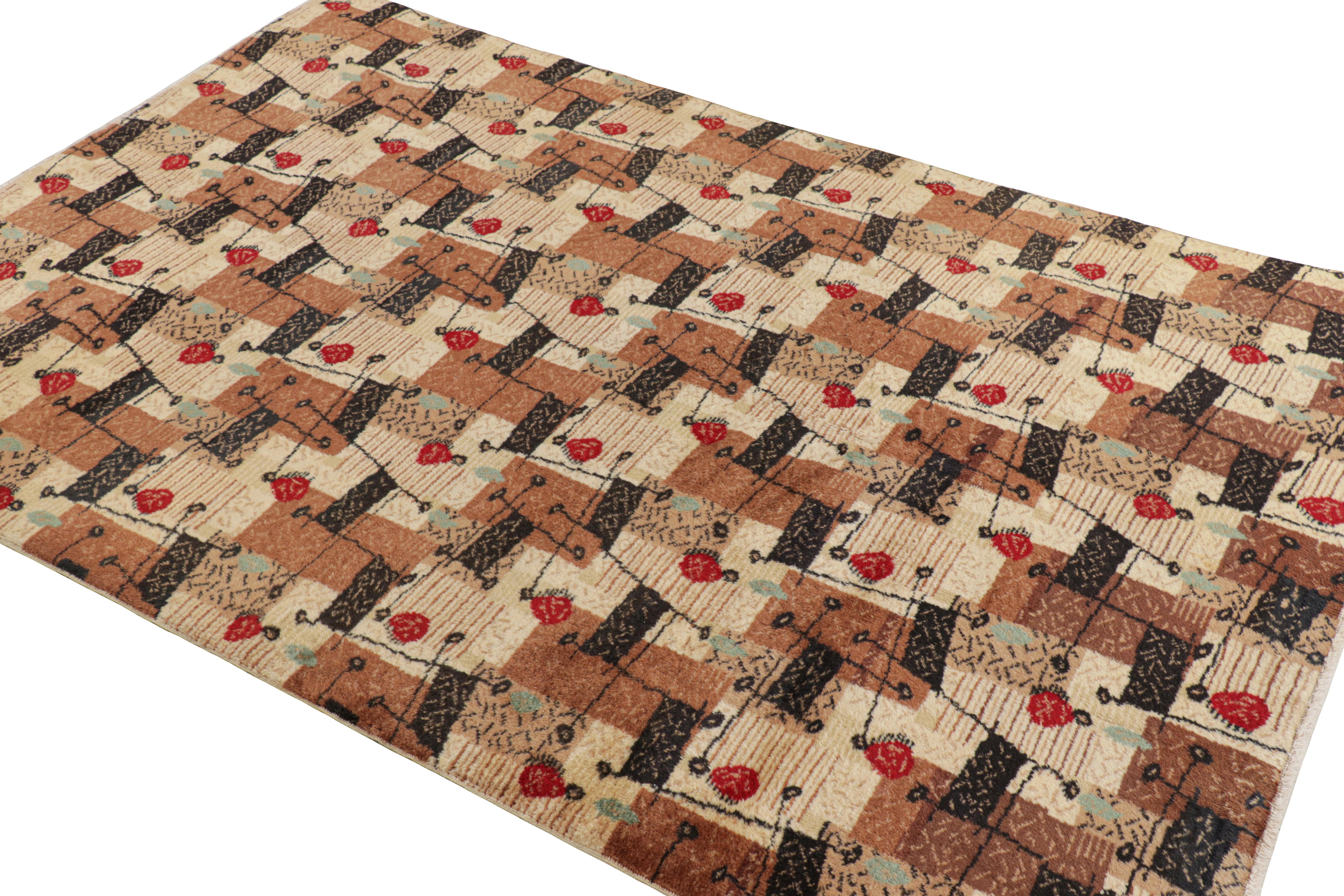 Vintage Zeki Müren Teppich in Beige-Braun mit geometrischen Mustern, von Rug & Kilim (Handgeknüpft) im Angebot