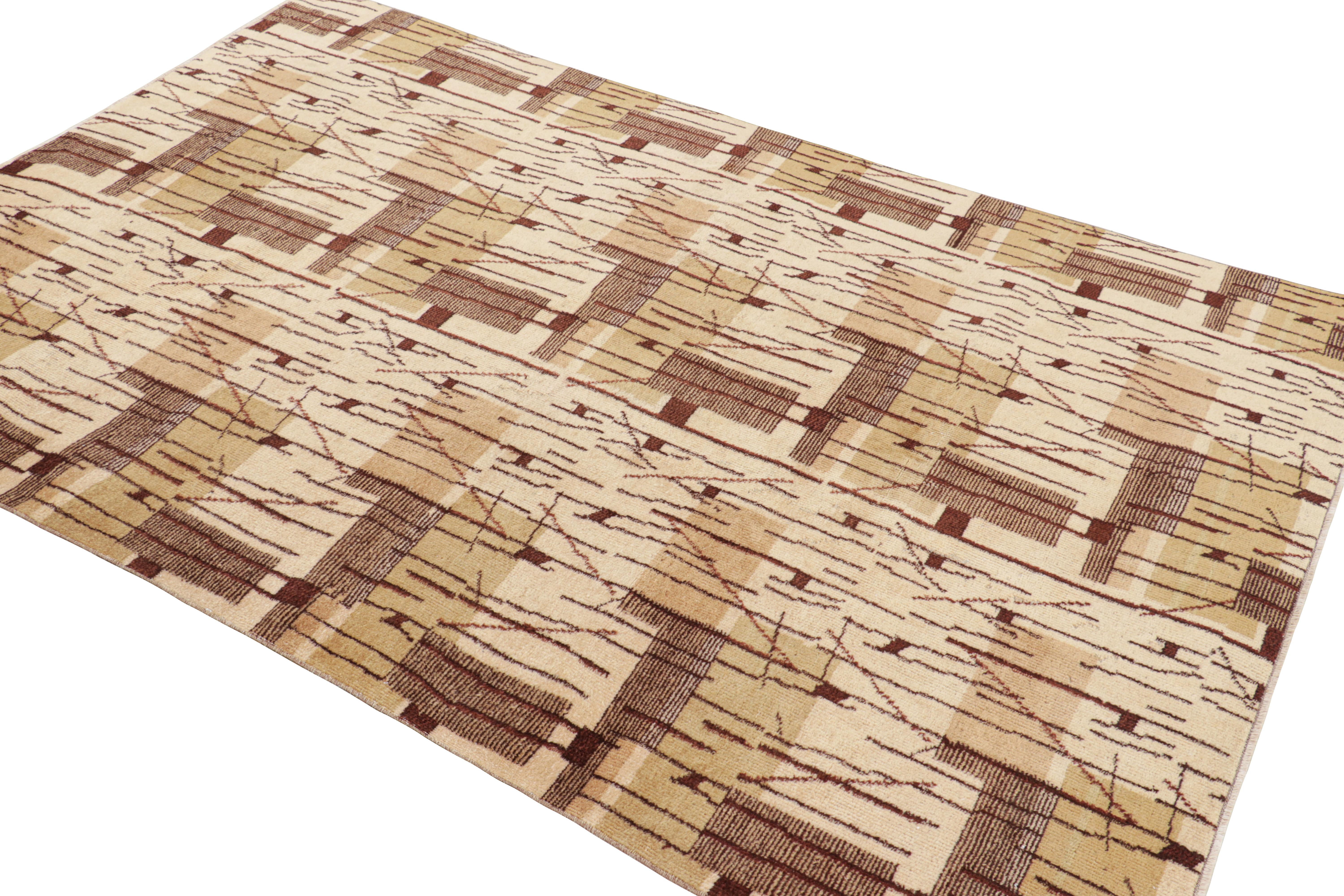 Vintage Zeki Müren Teppich in Beige-Braun mit geometrischen Mustern, von Rug & Kilim im Zustand „Gut“ im Angebot in Long Island City, NY