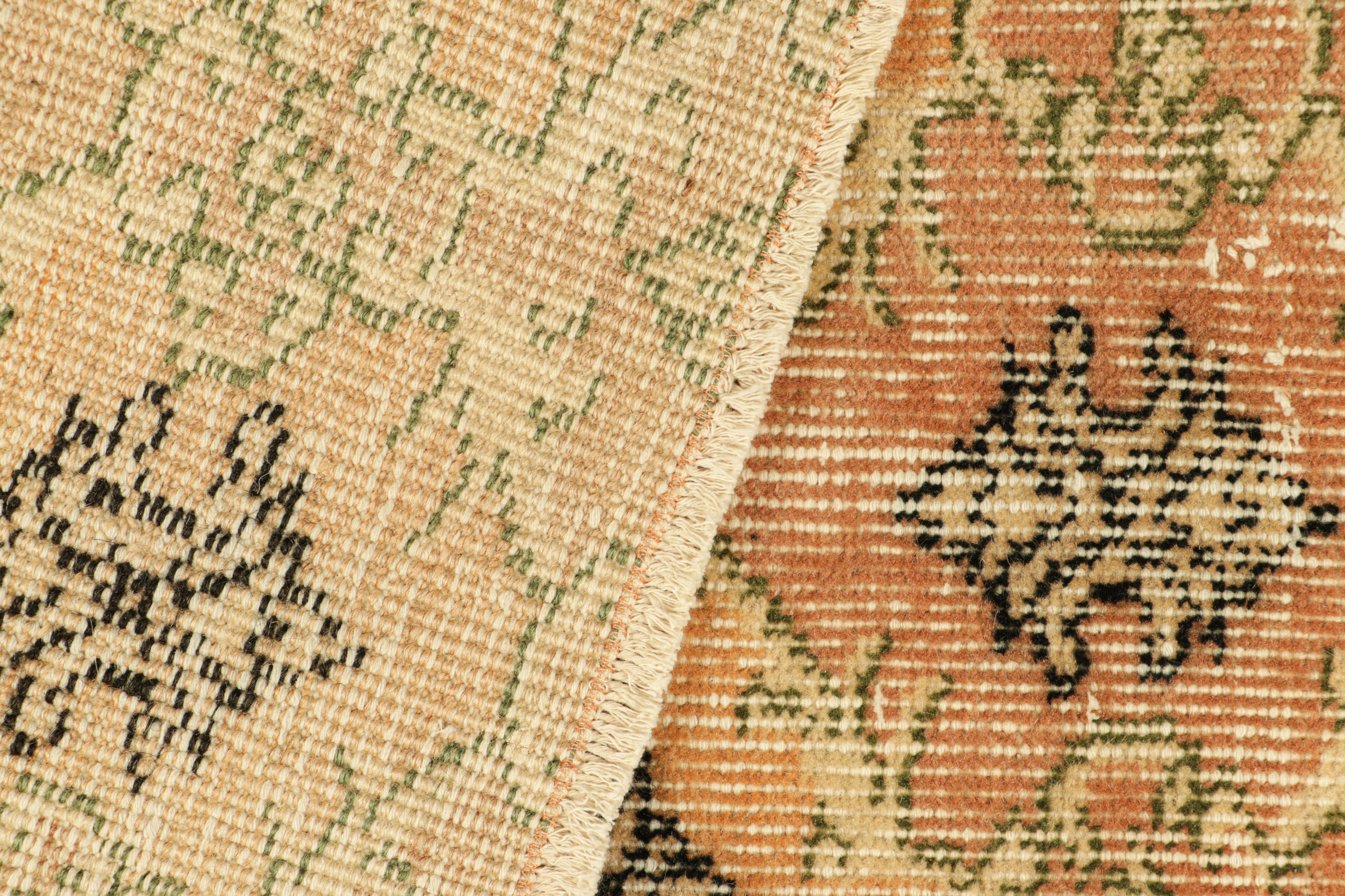 Vintage Zeki Müren Teppich in Beige mit buntem geometrischem Muster von Rug & Kilim (Wolle) im Angebot