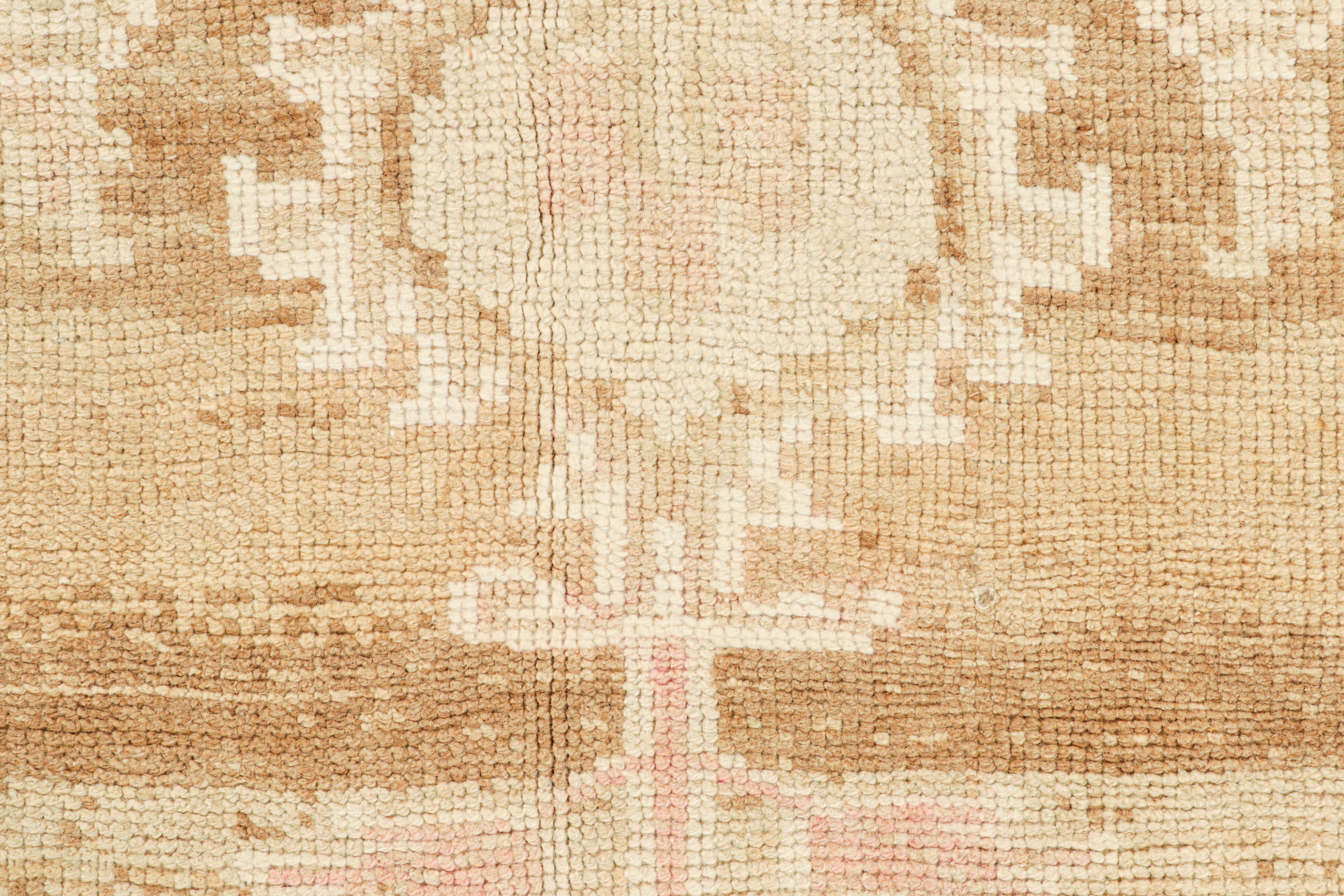 Turkish Vintage Oushak Rug, Cream with Medallion and Floral Patterns - Rug & Kilim For Sale