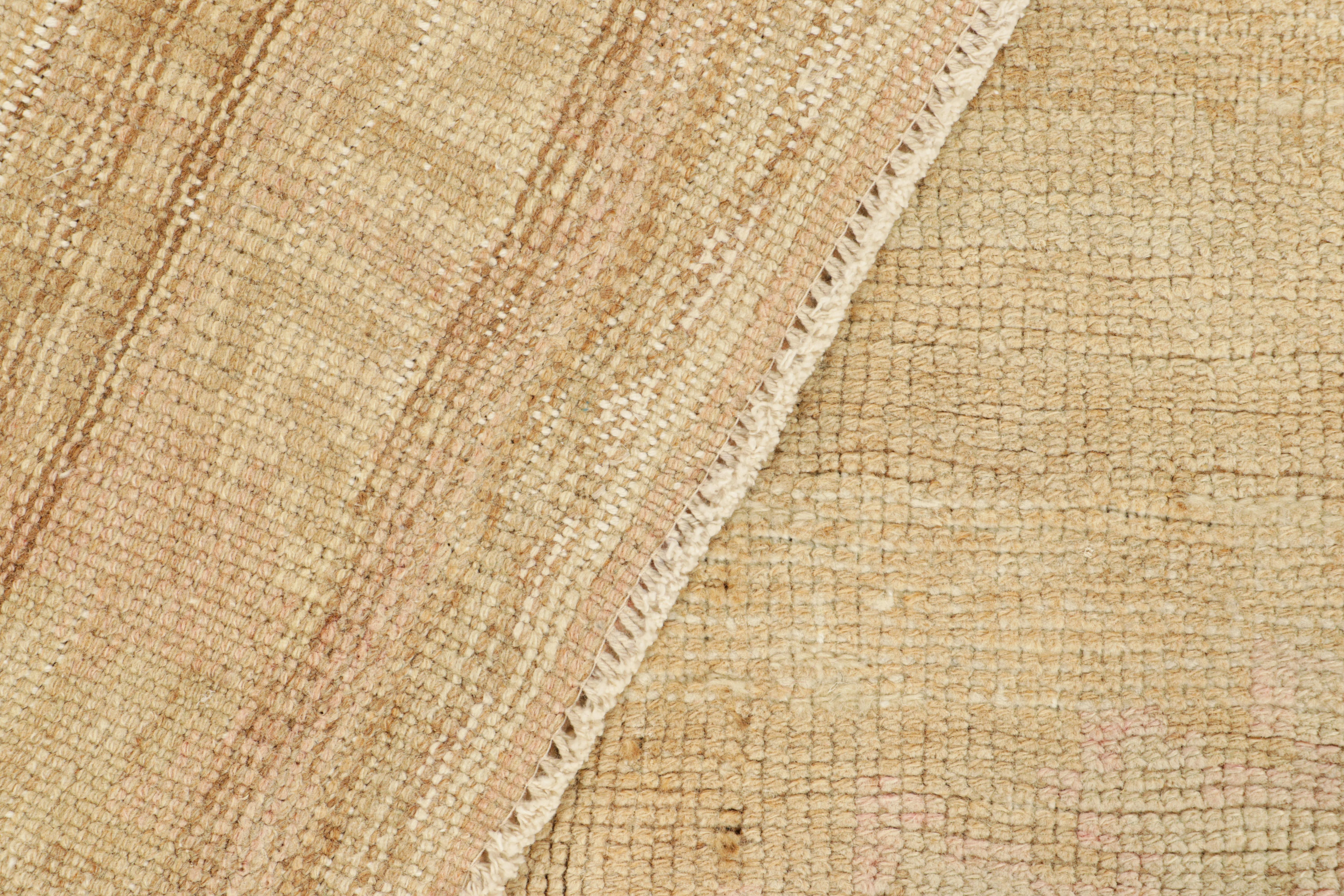 Wool Vintage Oushak Rug, Cream with Medallion and Floral Patterns - Rug & Kilim For Sale