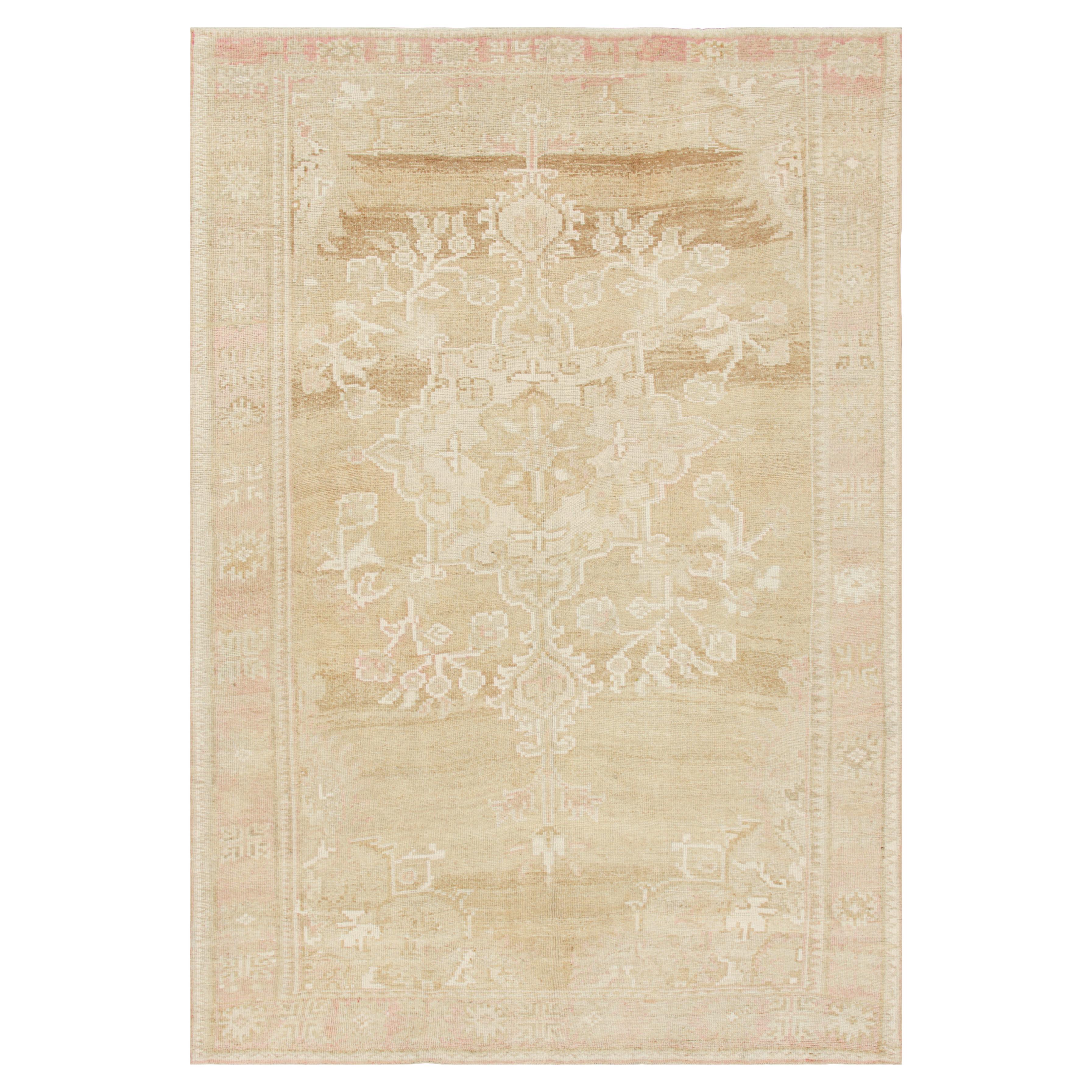 Vintage Oushak Rug, Cream with Medallion and Floral Patterns - Rug & Kilim For Sale