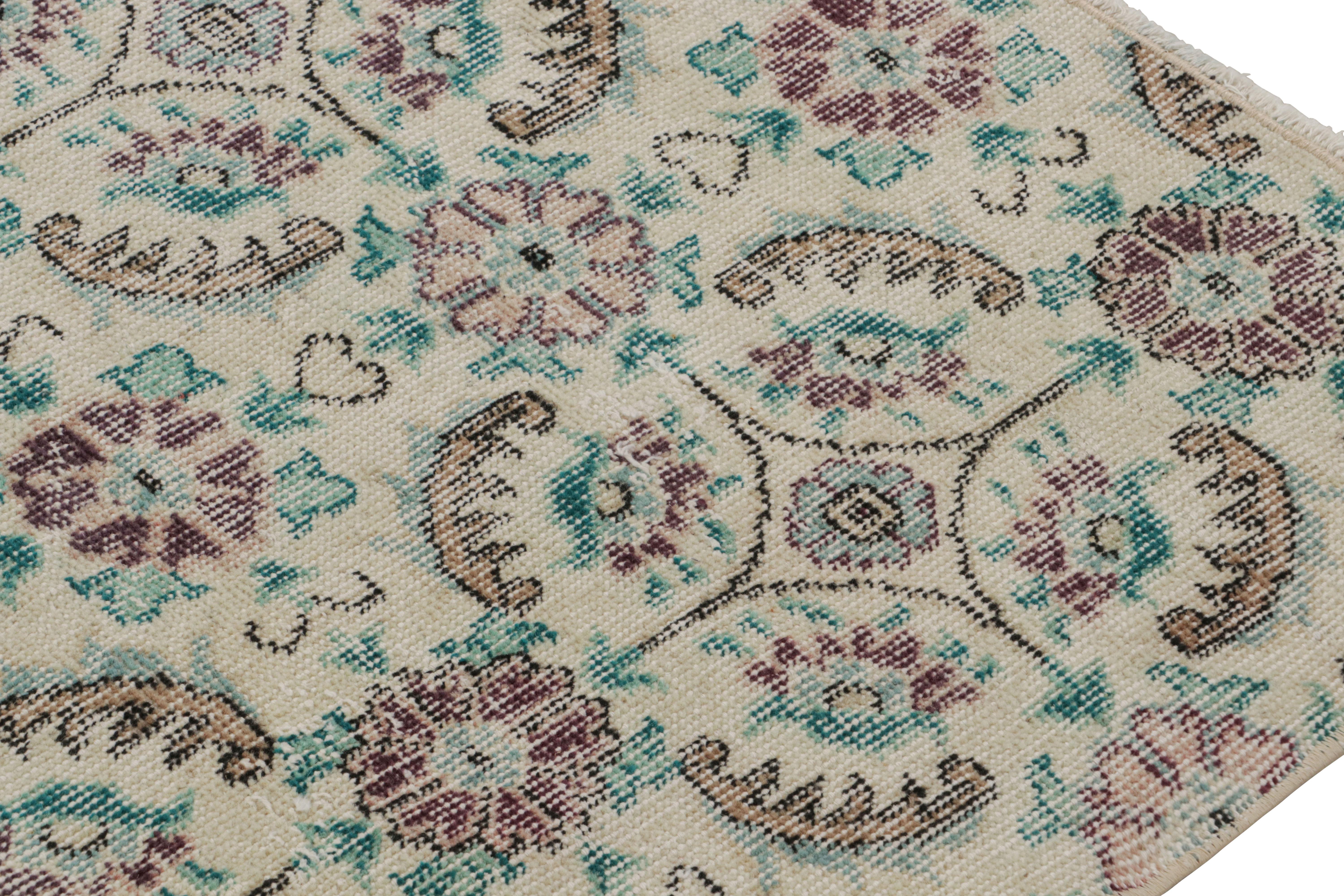 Vintage Zeki Müren Teppich in Beige mit floralen Mustern, von Rug & Kilim (Mitte des 20. Jahrhunderts) im Angebot