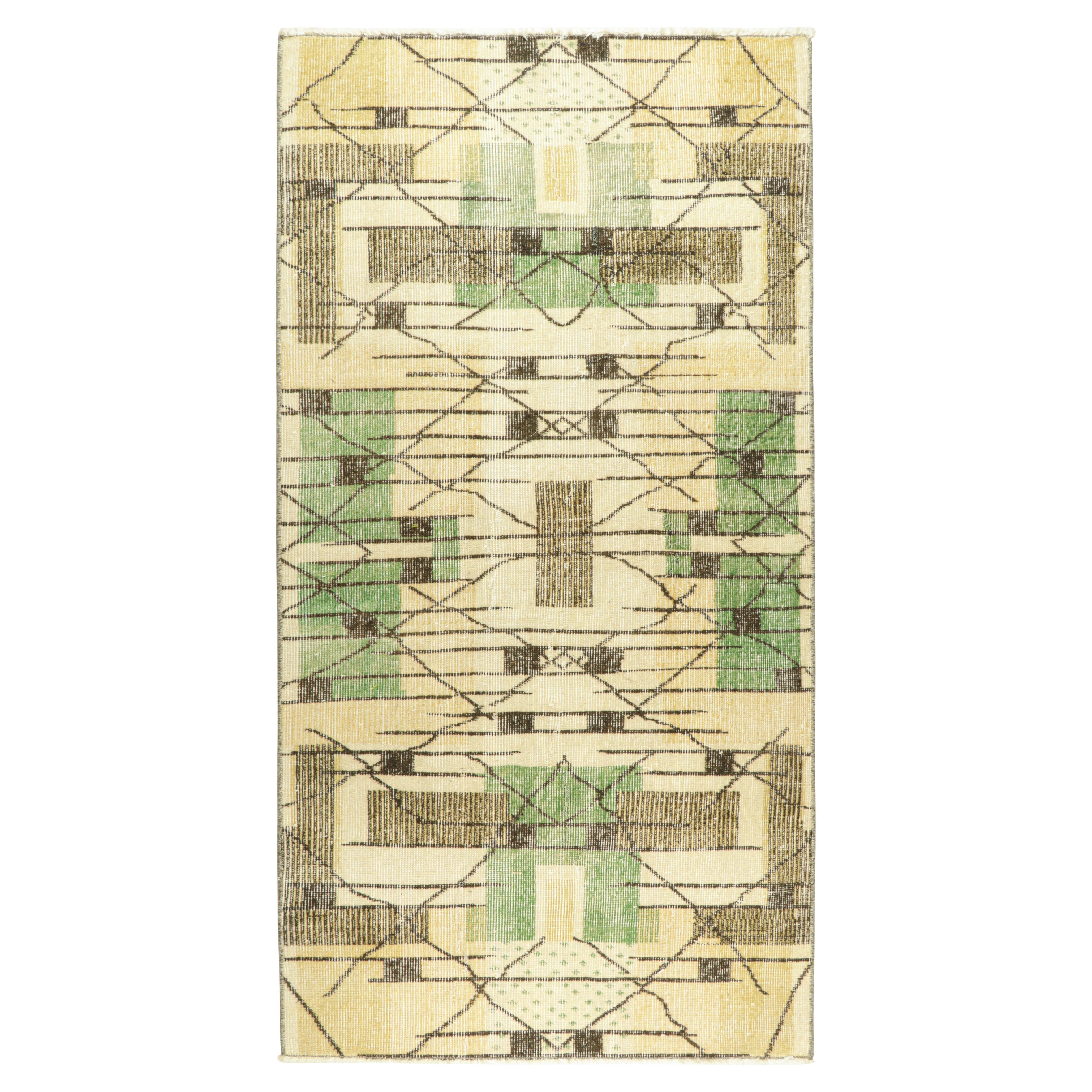 Tapis vintage Zeki Müren en beige avec motifs géométriques, de Rug & Kilim