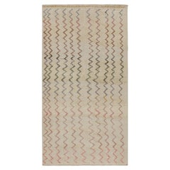 Vintage Zeki Müren Teppich in Beige mit polychromen Chevrons von Rug & Kilim