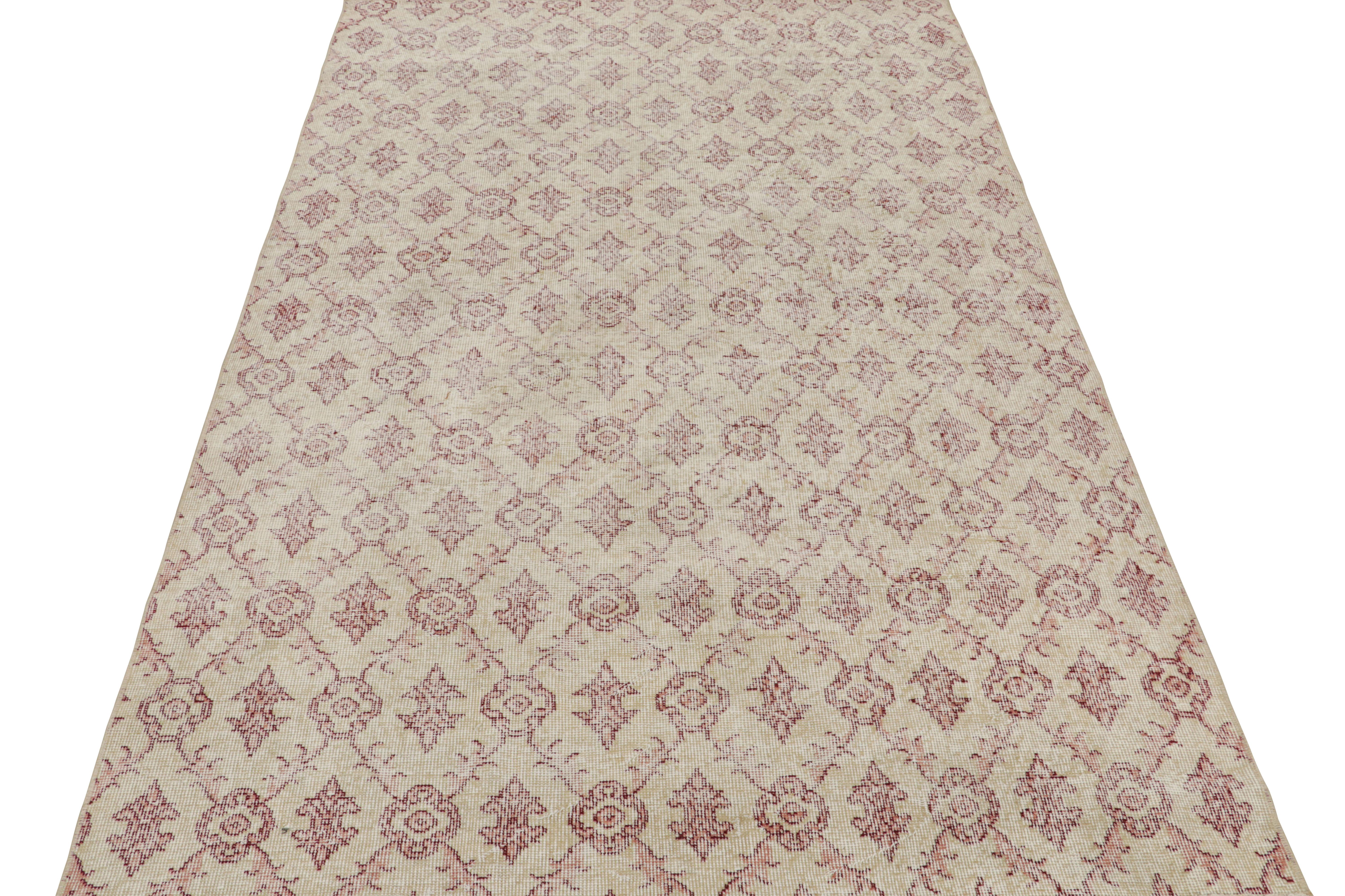 Vintage Zeki Müren Teppich in Beige mit roten Gittermustern, von Rug & Kilim (Art déco) im Angebot