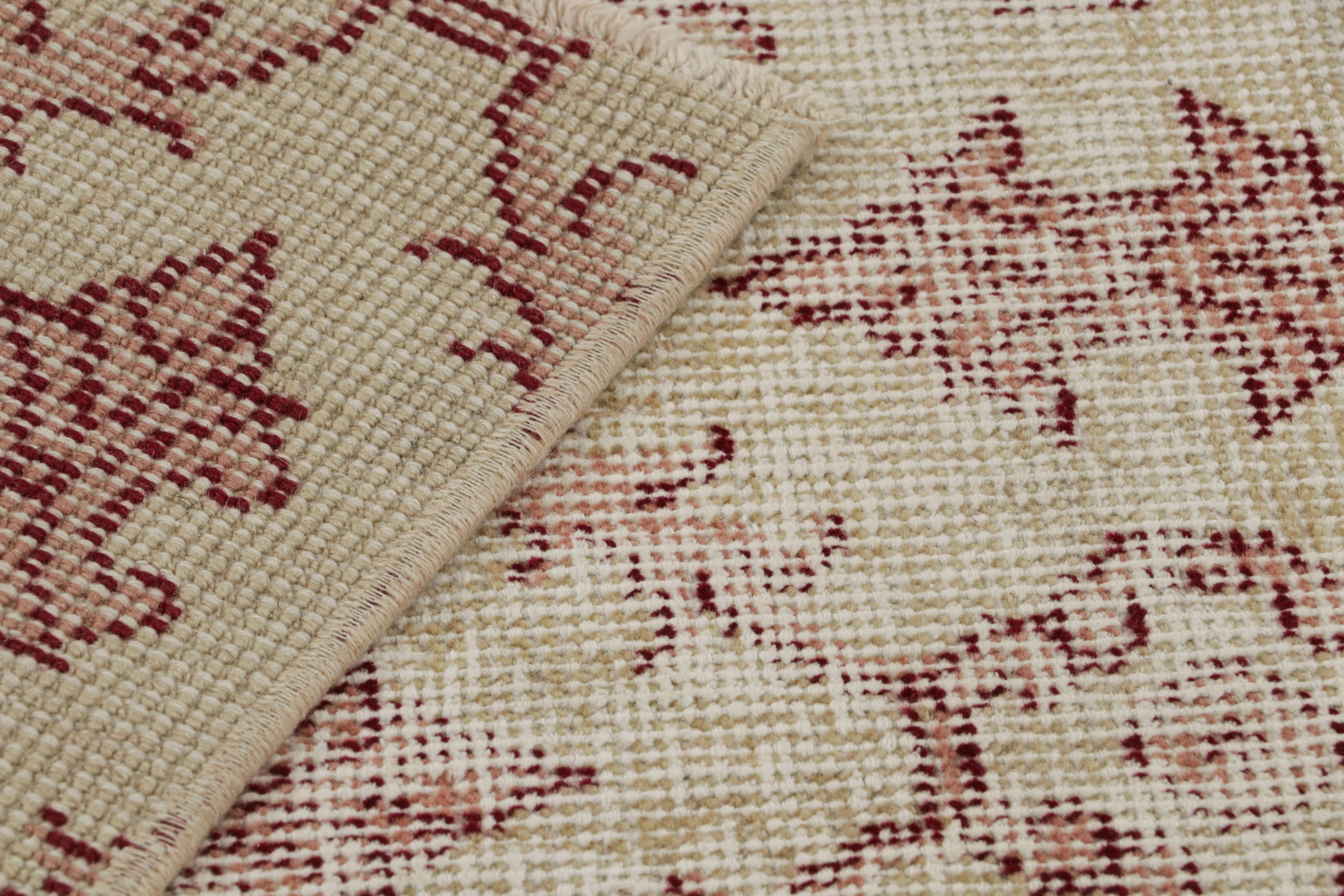 Vintage Zeki Müren Teppich in Beige mit roten Gittermustern, von Rug & Kilim (Mitte des 20. Jahrhunderts) im Angebot
