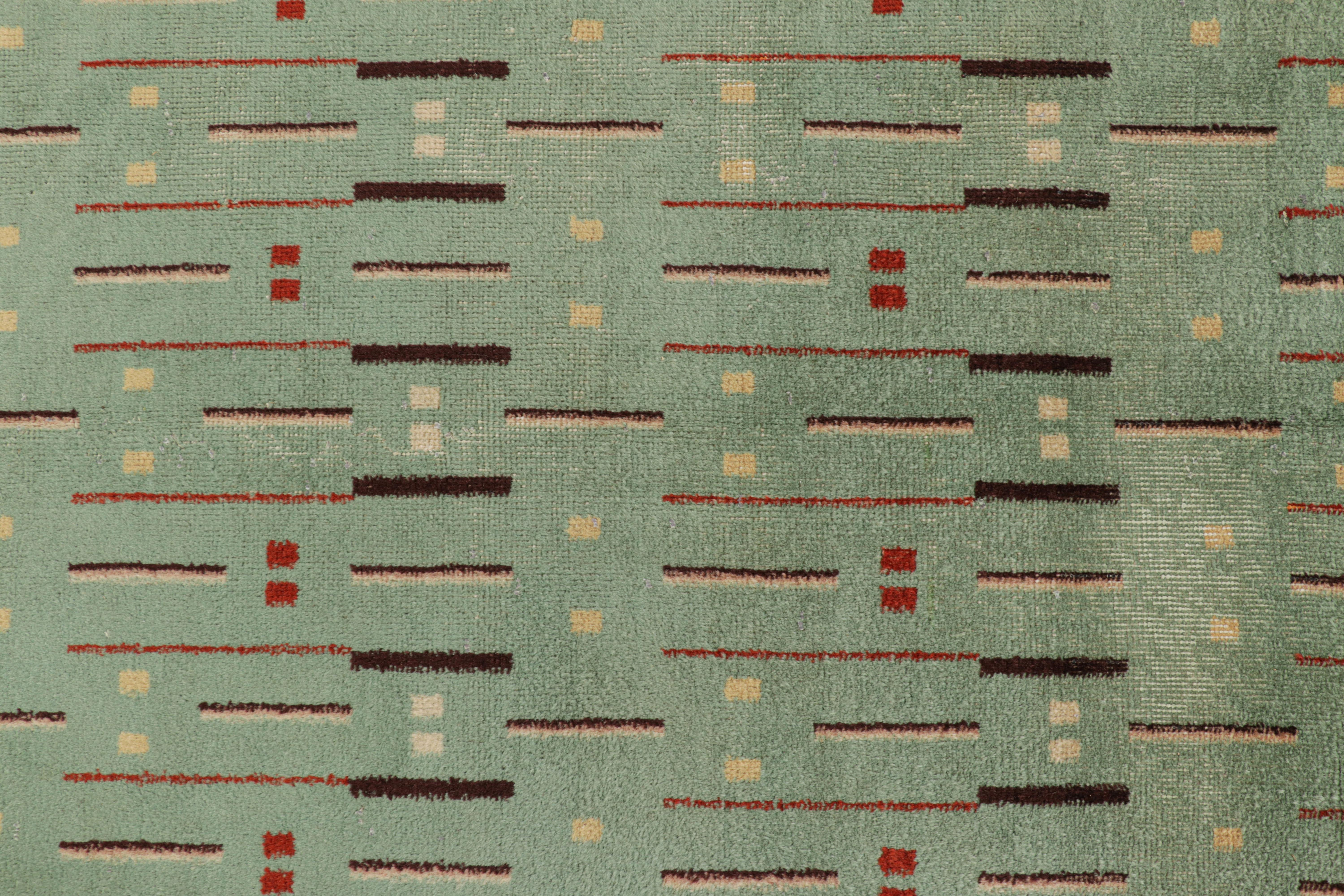 Vintage Zeki Müren Teppich in Celadon mit geometrischen Mustern, von Rug & Kilim (Türkisch) im Angebot