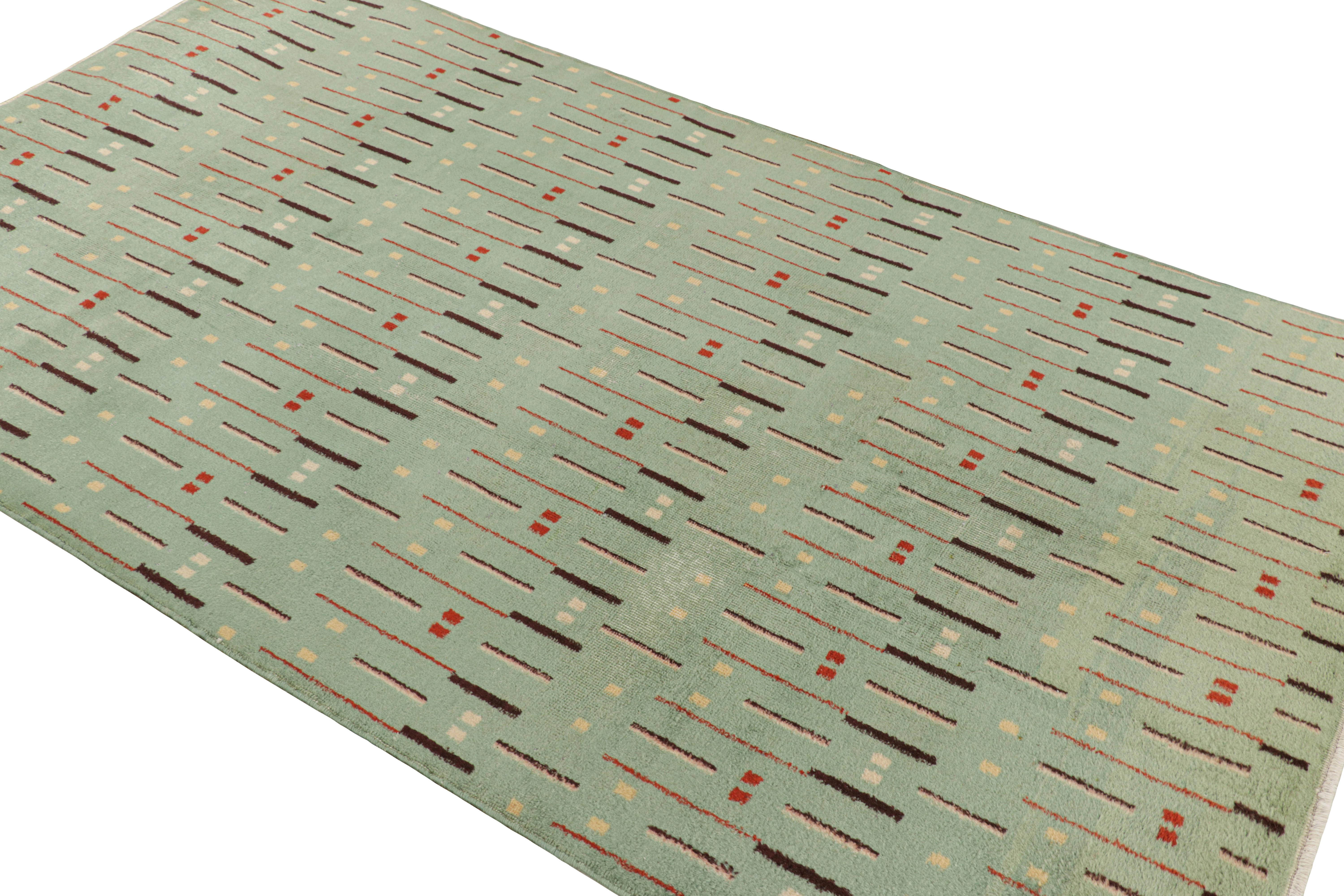 Vintage Zeki Müren Teppich in Celadon mit geometrischen Mustern, von Rug & Kilim (Handgeknüpft) im Angebot