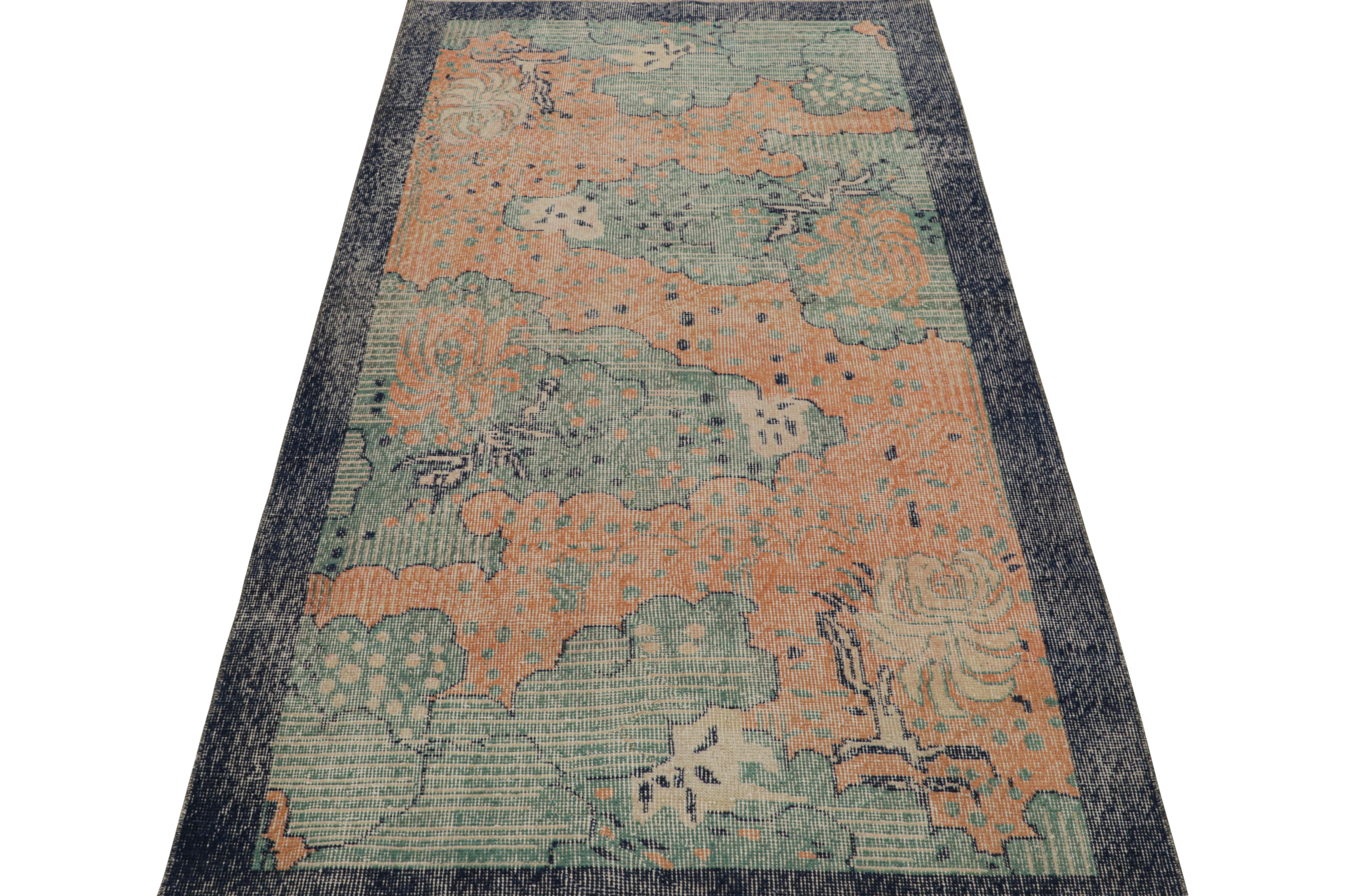 Art Déco Tappeto Zeki Müren vintage con motivi blu e arancioni, da Rug & Kilim in vendita