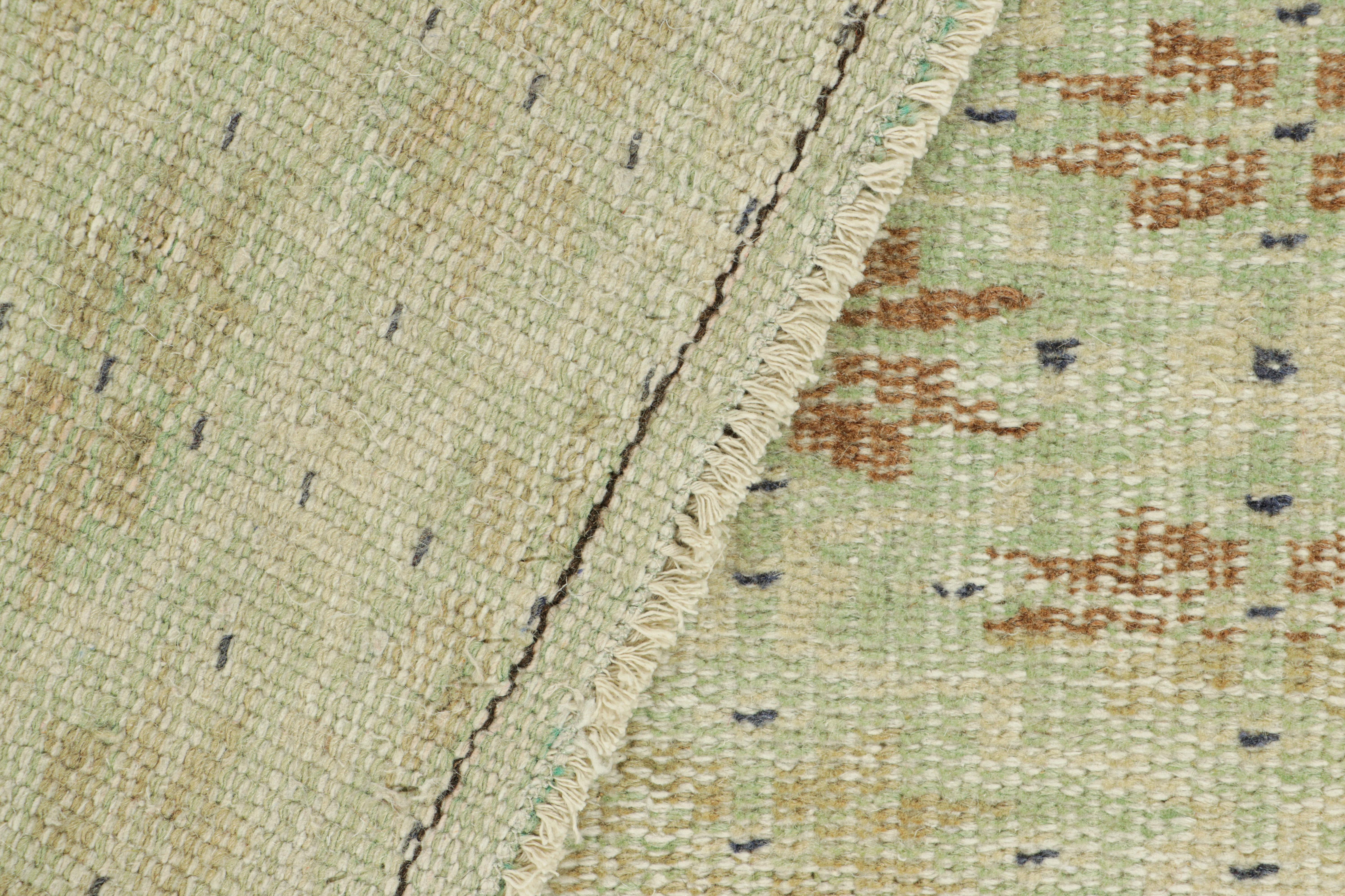 Zeki Müren Teppich in Blau mit braun-beigen Mustern, von Rug & Kilim (Wolle) im Angebot