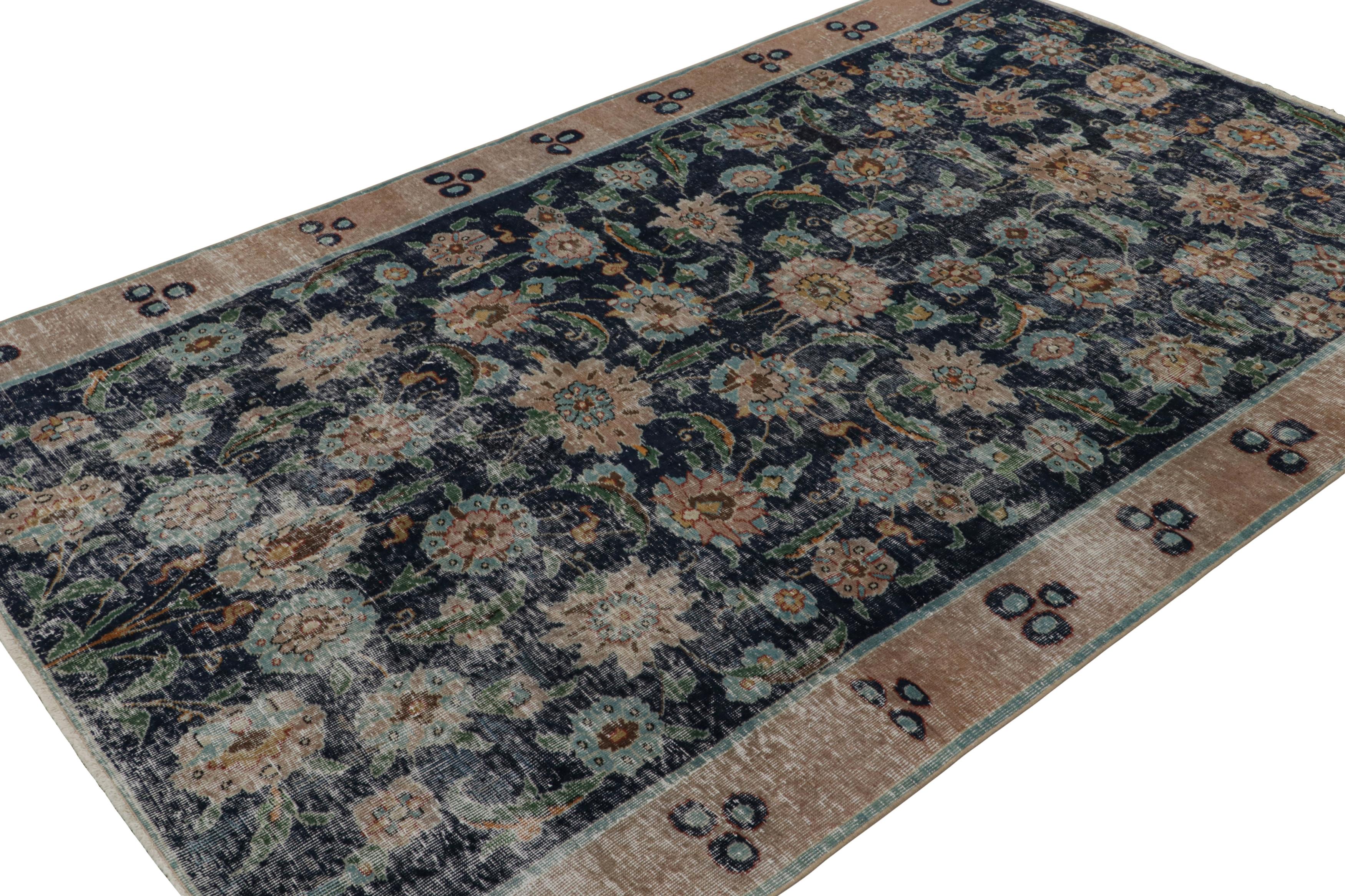 Hand-knotted in wool, circa 1960 - 1970, this 6x10 vintage Müren Floral rug, displaying a subversive take on traditional rug styles, is a rare work of mid-century atelier Zeki Müren. 

On the Design: 

Showcasing a subversive take on traditional rug