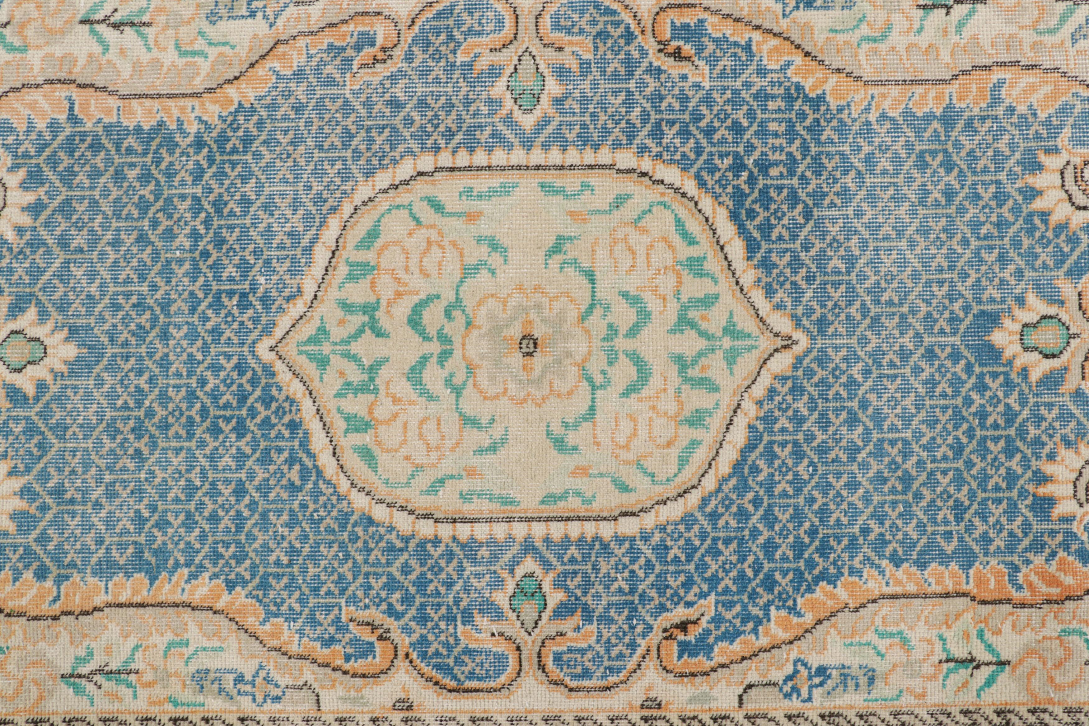 Vintage Zeki Müren Teppich in Blau mit buntem Blumenmedaillon, von Rug & Kilim (Türkisch) im Angebot
