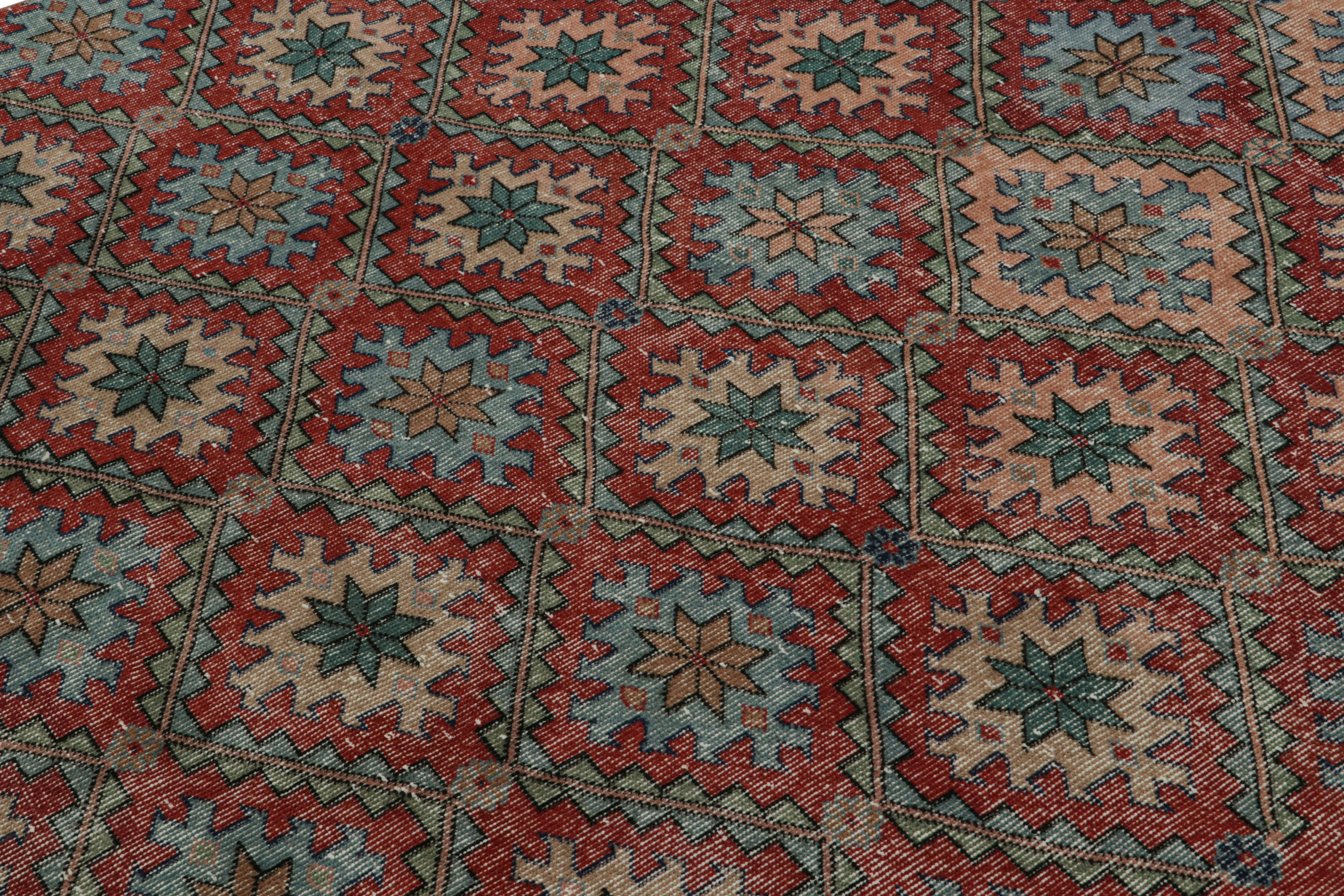 Annodato a mano Tappeto Zeki Müren vintage in borgogna con motivi geometrici, da Rug & Kilim in vendita