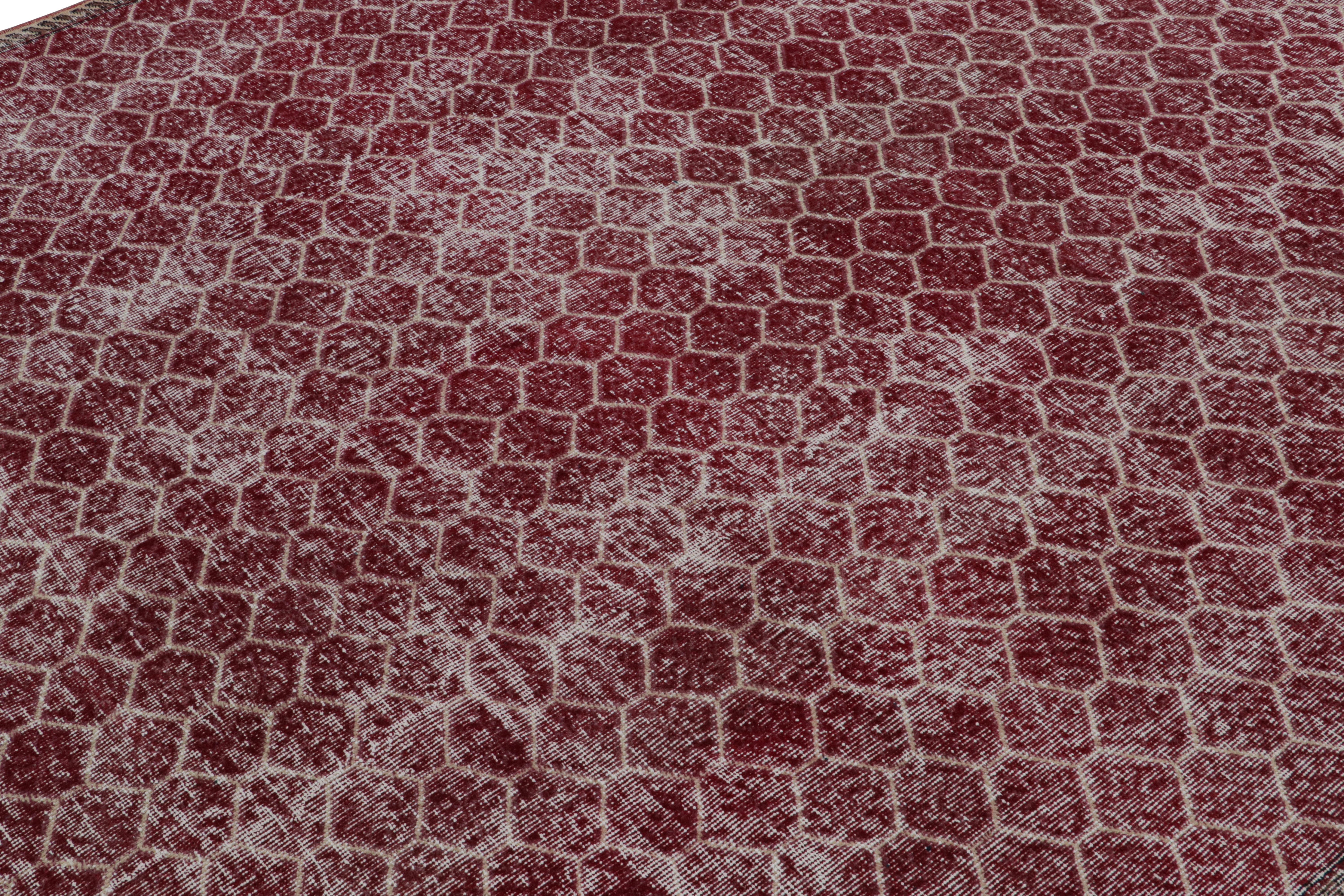 Annodato a mano Tappeto Zeki Müren vintage in borgogna con motivi geometrici, da Rug & Kilim in vendita