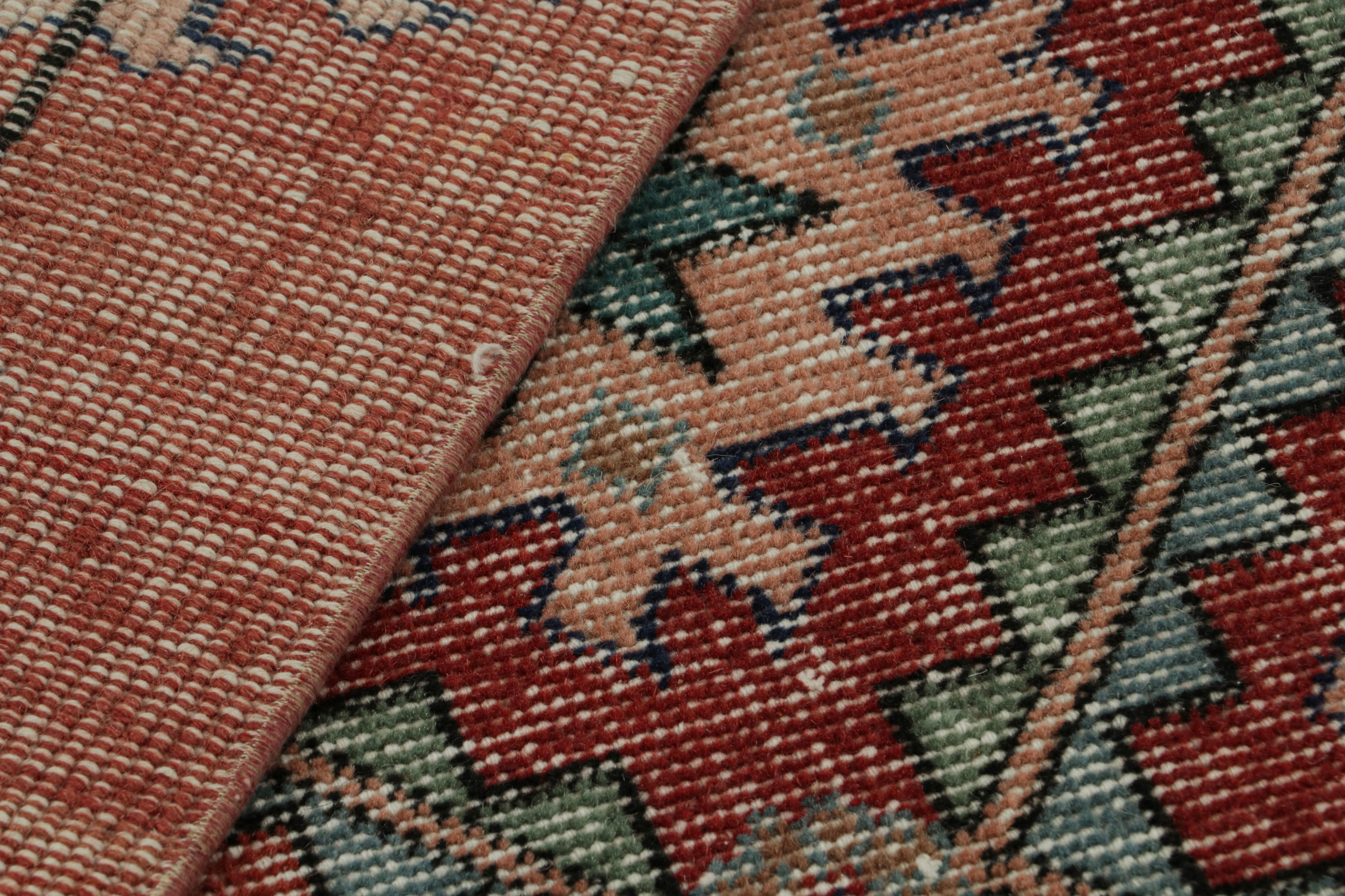Lana Tappeto Zeki Müren vintage in borgogna con motivi geometrici, da Rug & Kilim in vendita