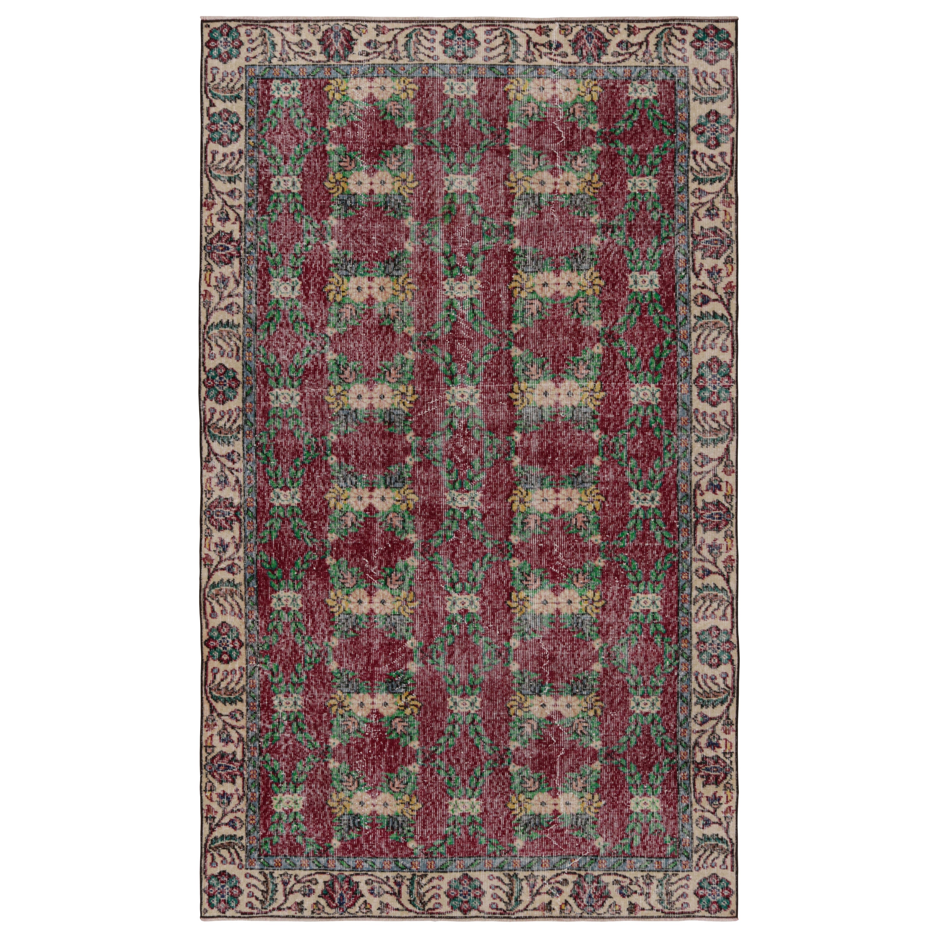Tappeto Zeki Müren vintage in borgogna con motivi floreali verde acqua, da Rug & Kilim