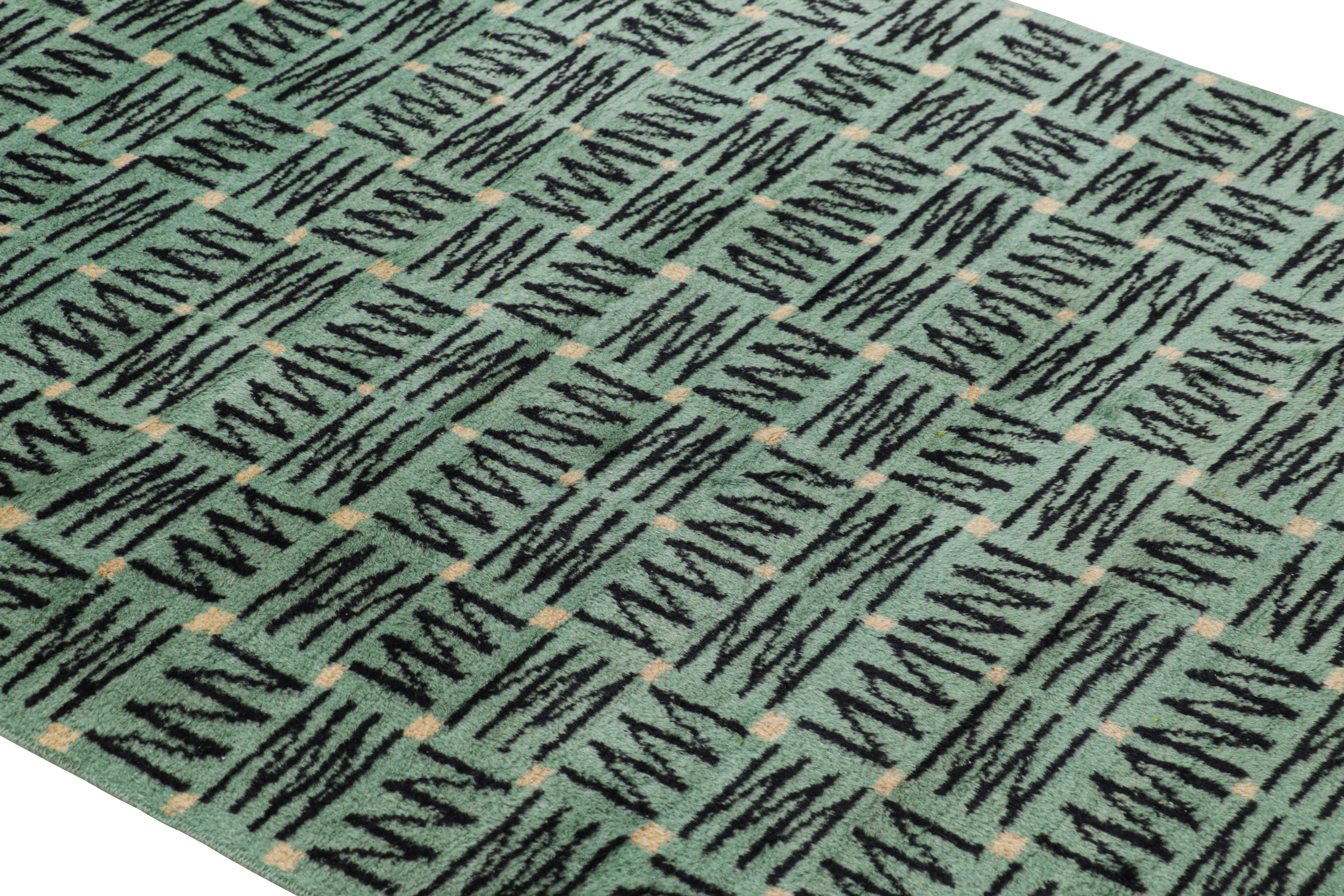 Noué à la main en laine et datant des années 1960-1970, ce tapis vintage 4x7 est à la fois rare et extrêmement collectionnable en tant que pièce emblématique de Müren et en tant que pièce à poils entiers trouvée dans son état d'origine