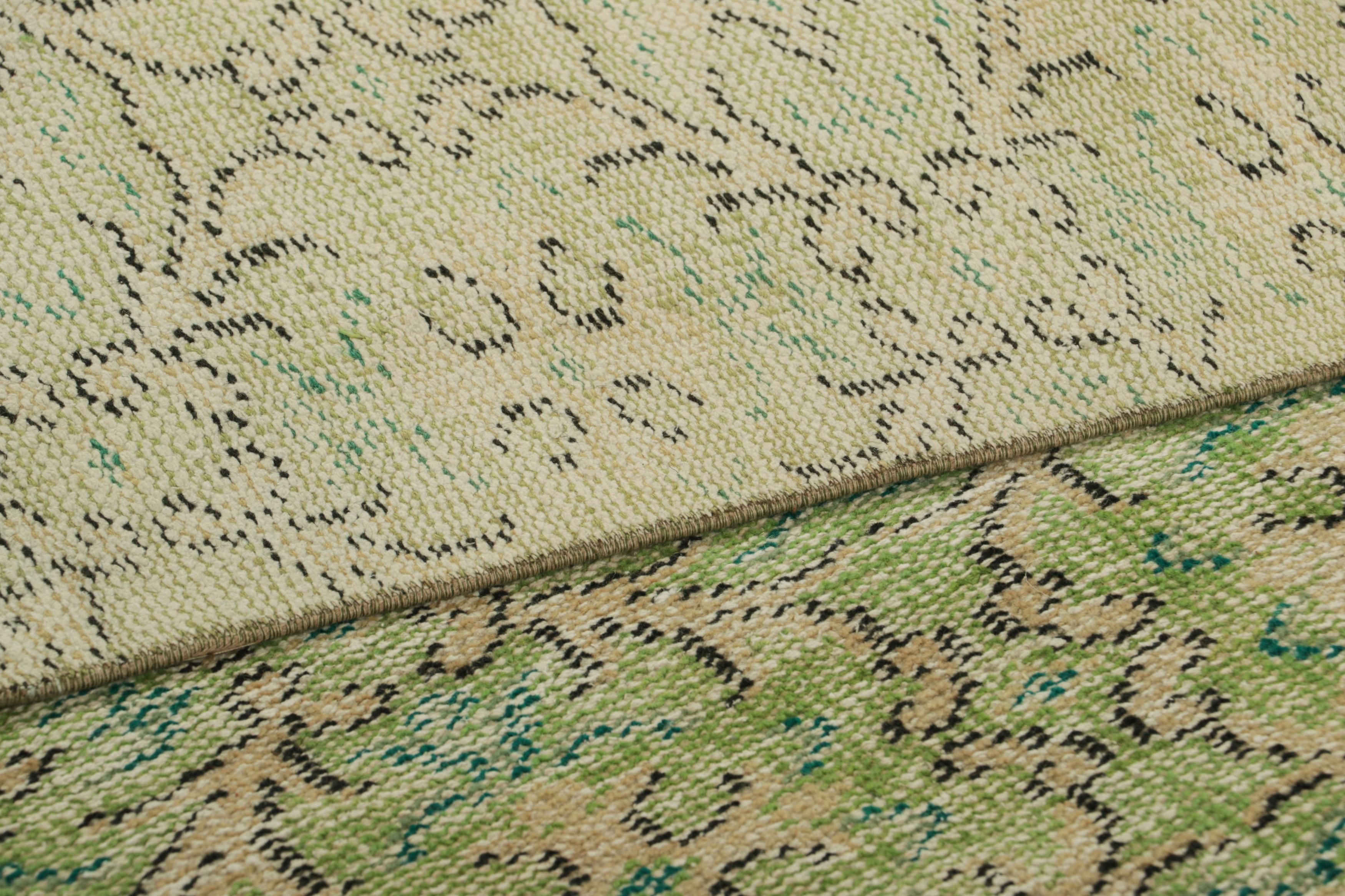 Vintage Zeki Müren Teppich in Chartreuse Grün mit floralen Mustern  Rug & Kilim (Wolle) im Angebot