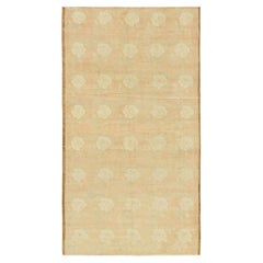 Tappeto vintage Zeki Müren con motivi floreali color crema e beige, da Rug & Kilim
