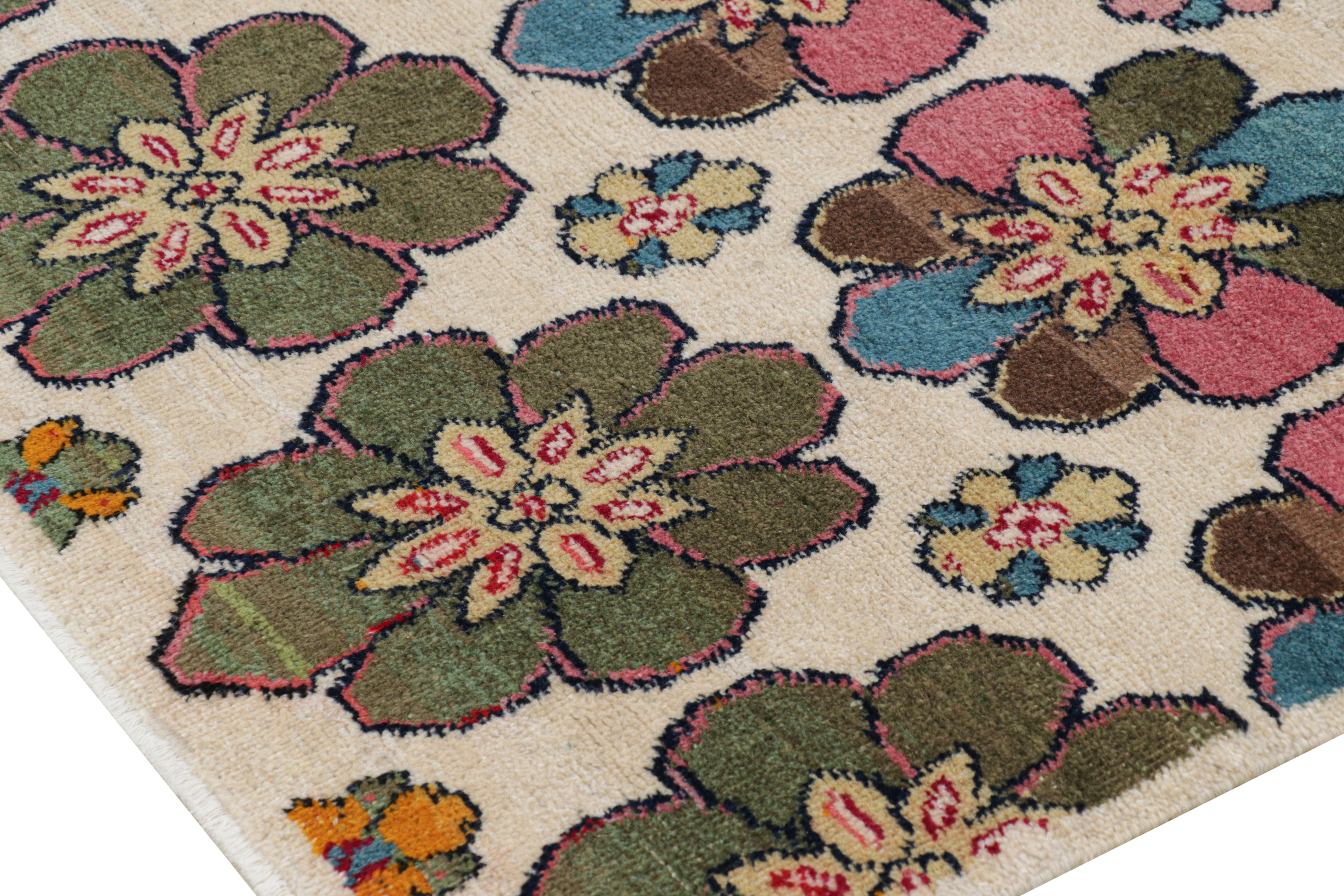 Vintage Zeki Müren Teppich in Creme mit bunten floralen Medaillons  Rug & Kilim (Türkisch) im Angebot