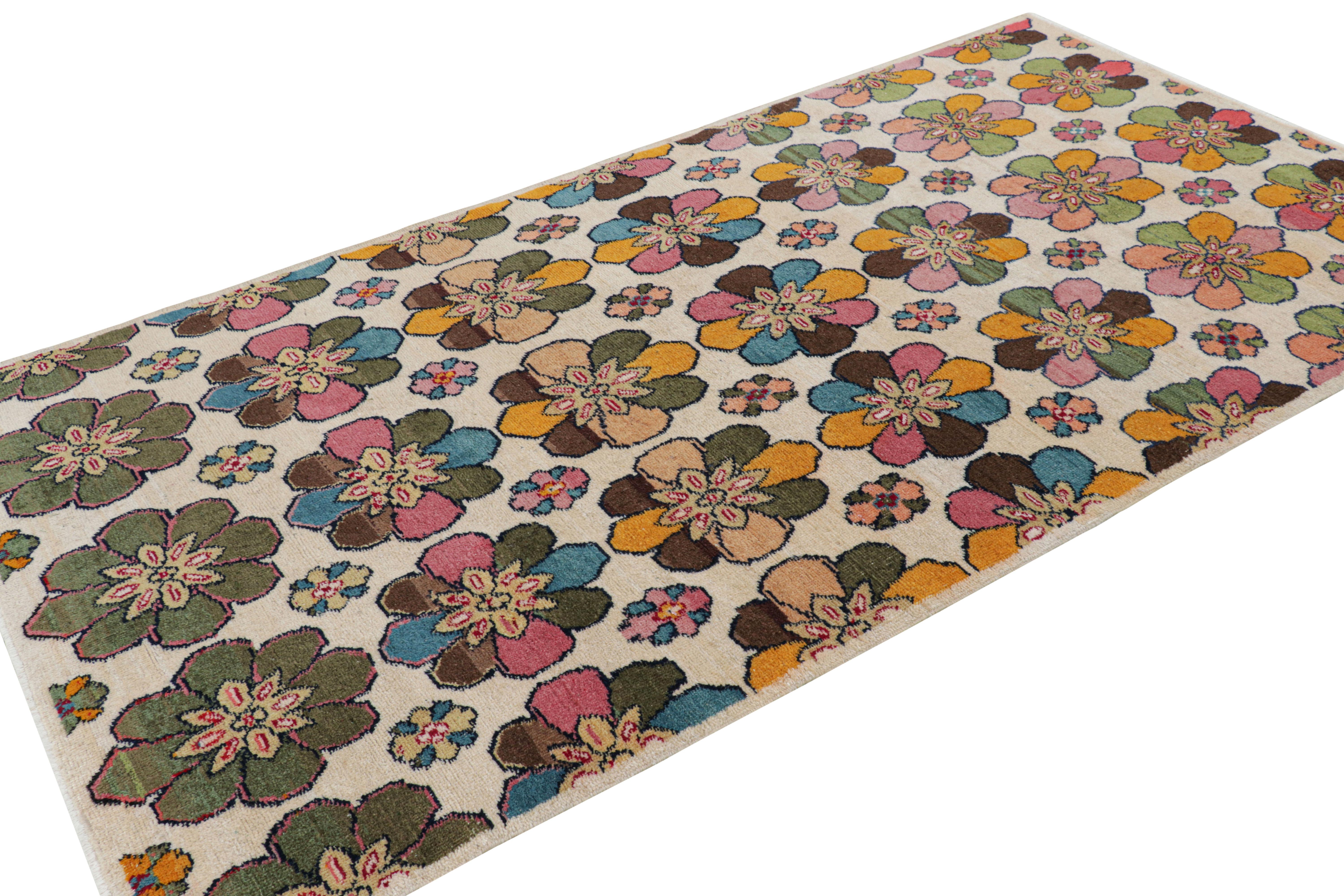 Vintage Zeki Müren Teppich in Creme mit bunten floralen Medaillons  Rug & Kilim (Handgeknüpft) im Angebot