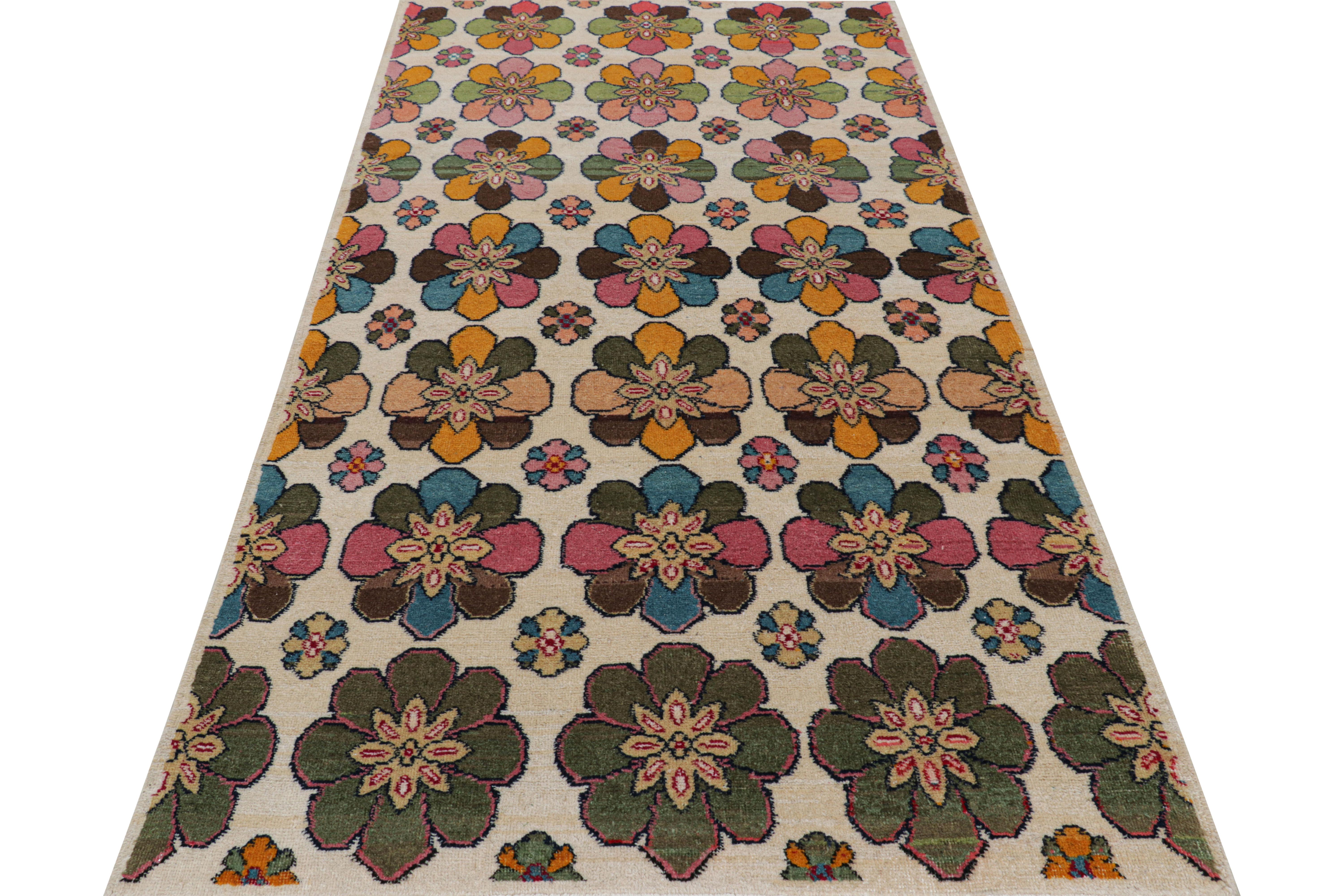 Vintage Zeki Müren Teppich in Creme mit bunten floralen Medaillons  Rug & Kilim im Zustand „Gut“ im Angebot in Long Island City, NY