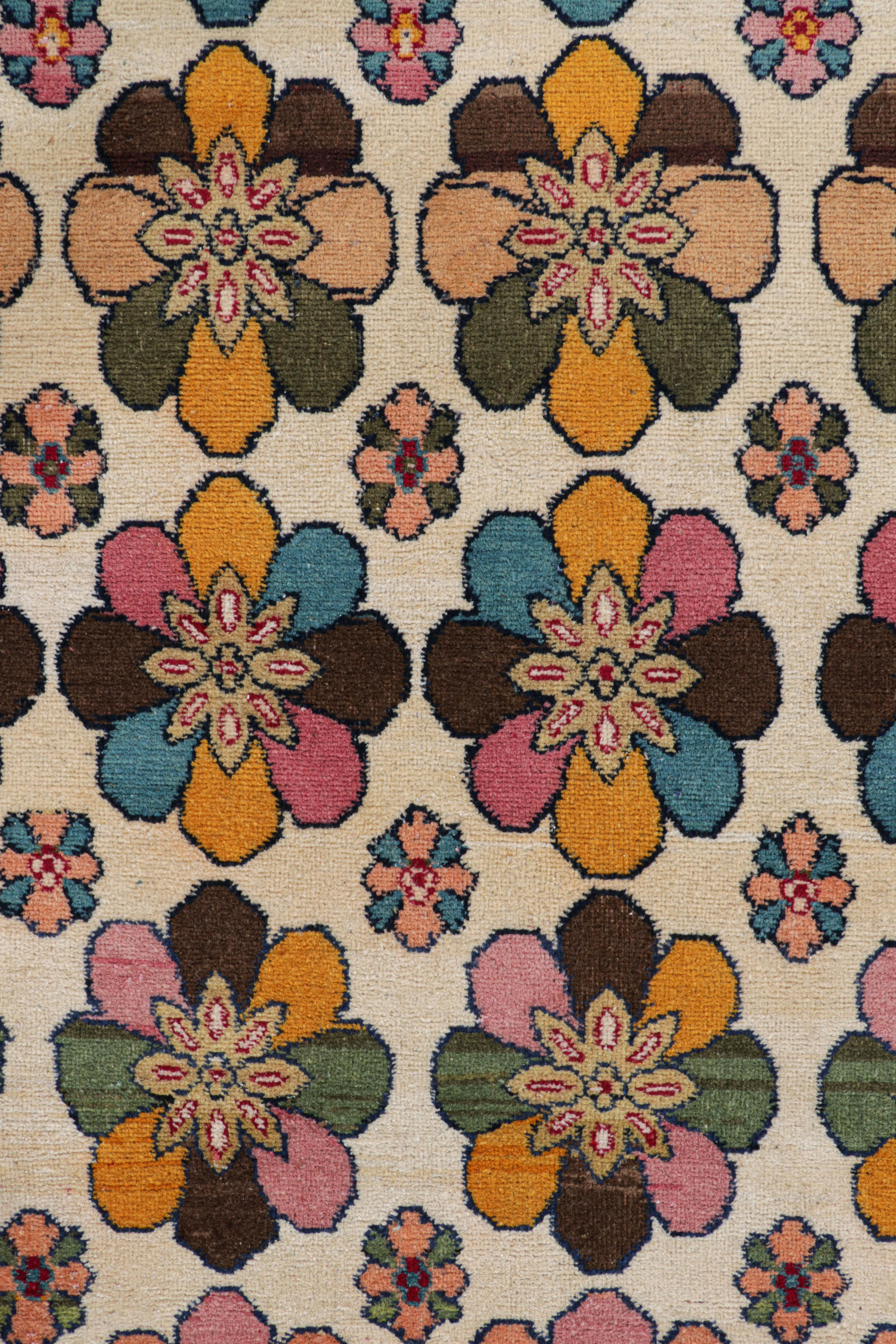 Vintage Zeki Müren Teppich in Creme mit bunten floralen Medaillons  Rug & Kilim (Mitte des 20. Jahrhunderts) im Angebot