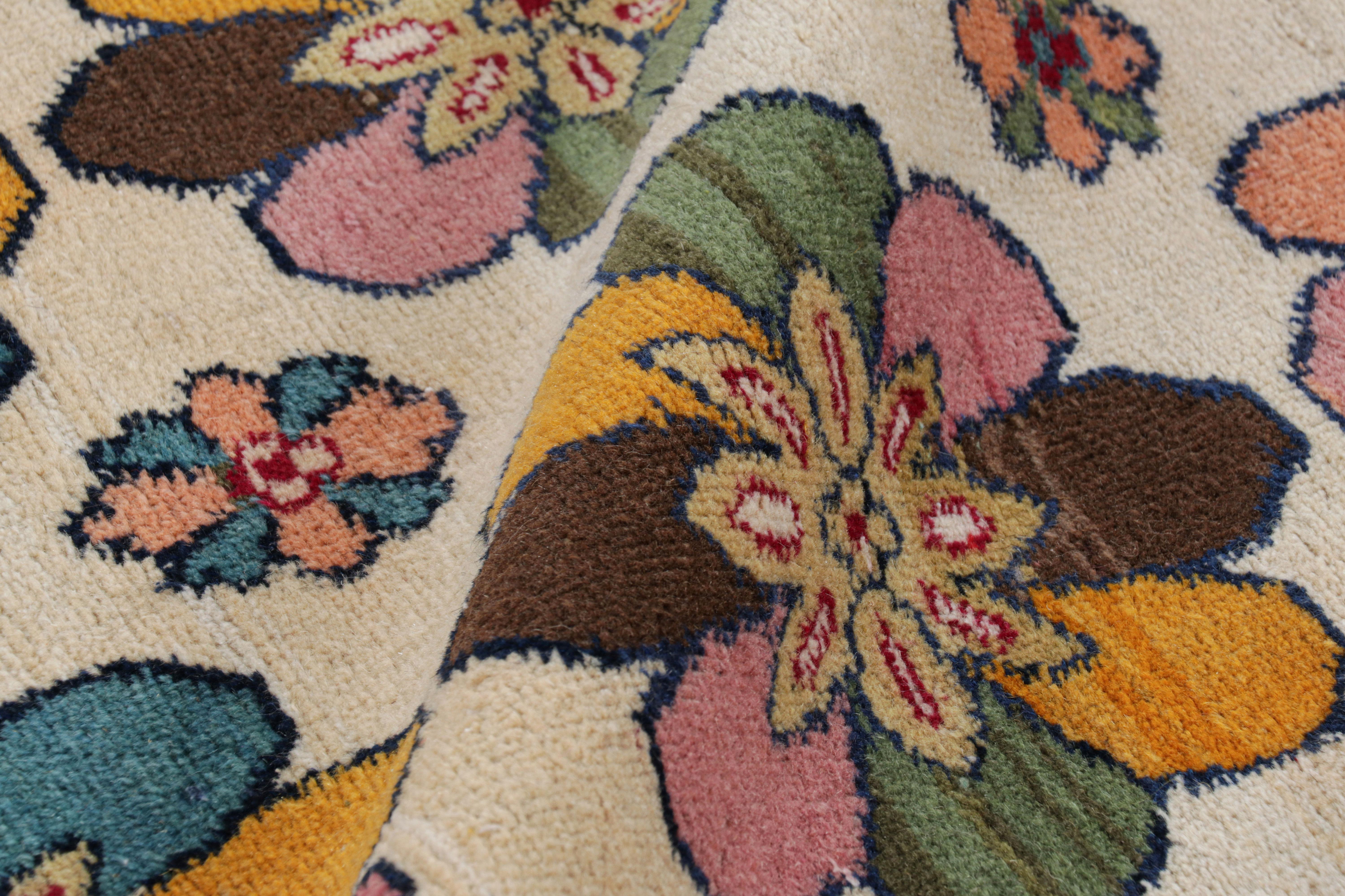Vintage Zeki Müren Teppich in Creme mit bunten floralen Medaillons  Rug & Kilim (Wolle) im Angebot