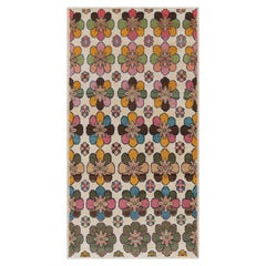 Tapis vintage Zeki Müren crème avec médaillons floraux colorés  Rug & Kilim