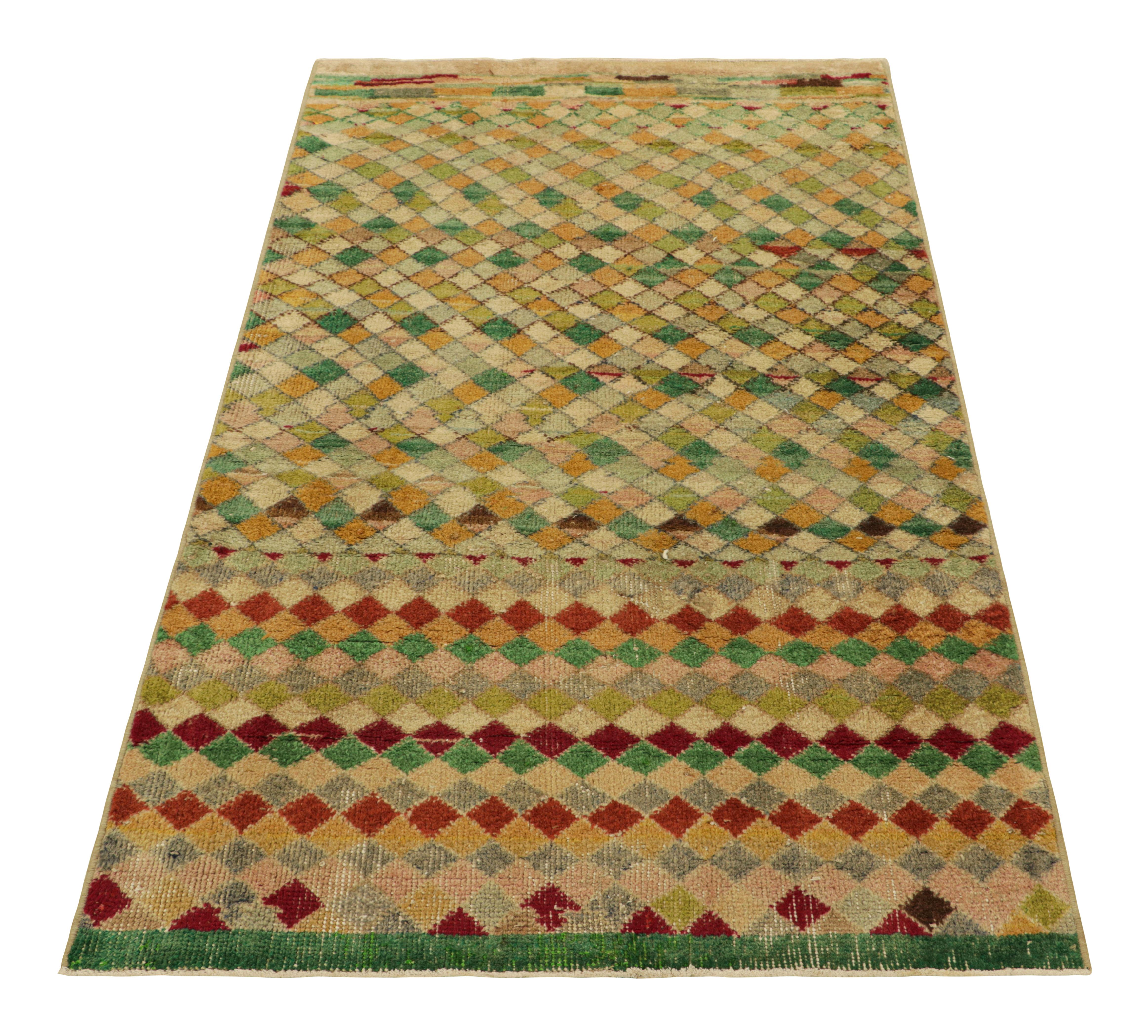 Vintage Zeki Müren Teppich in Creme mit buntem geometrischem Muster  Rug & Kilim im Zustand „Gut“ im Angebot in Long Island City, NY