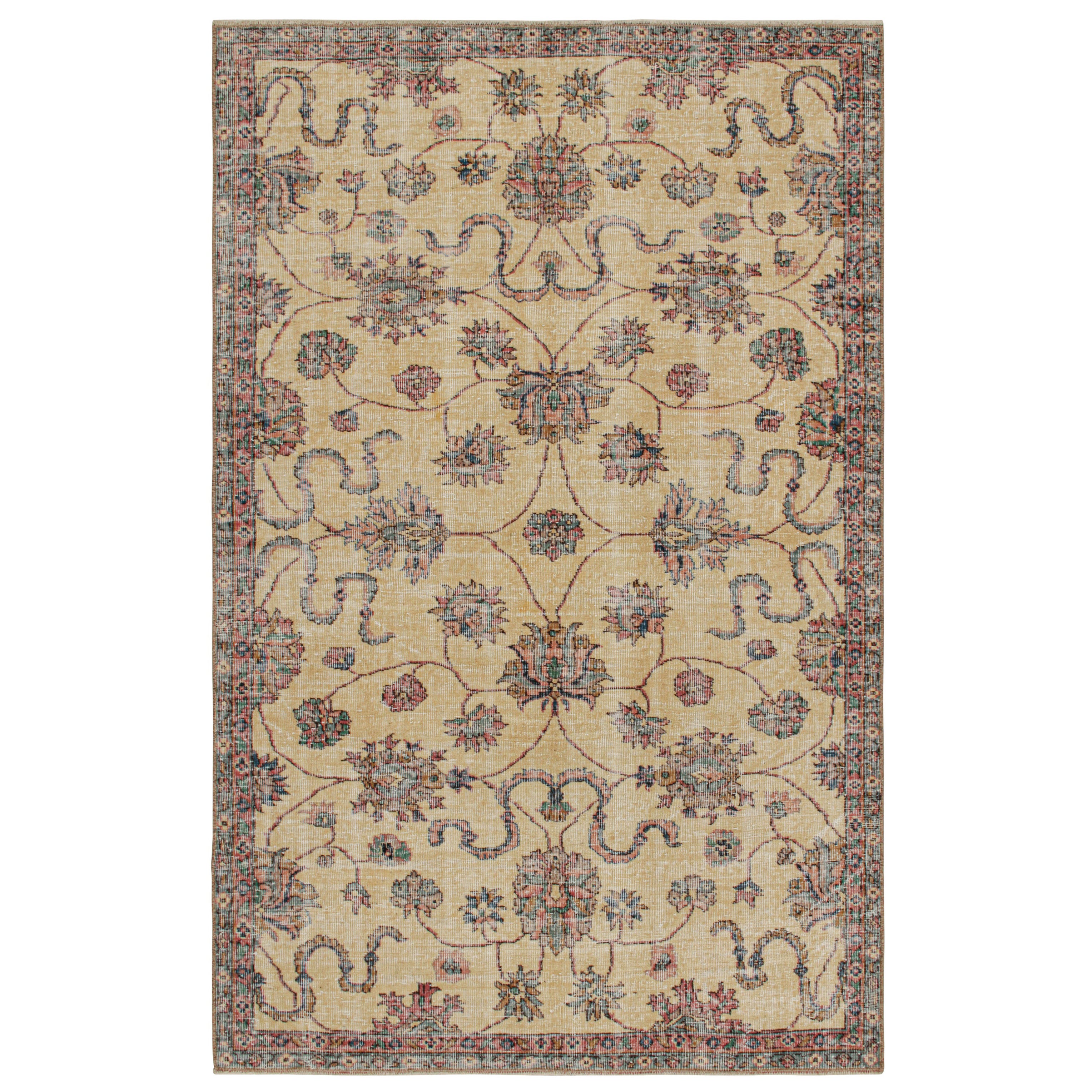 Tappeto vintage Zeki Müren color crema con motivi floreali, di Rug & Kilim