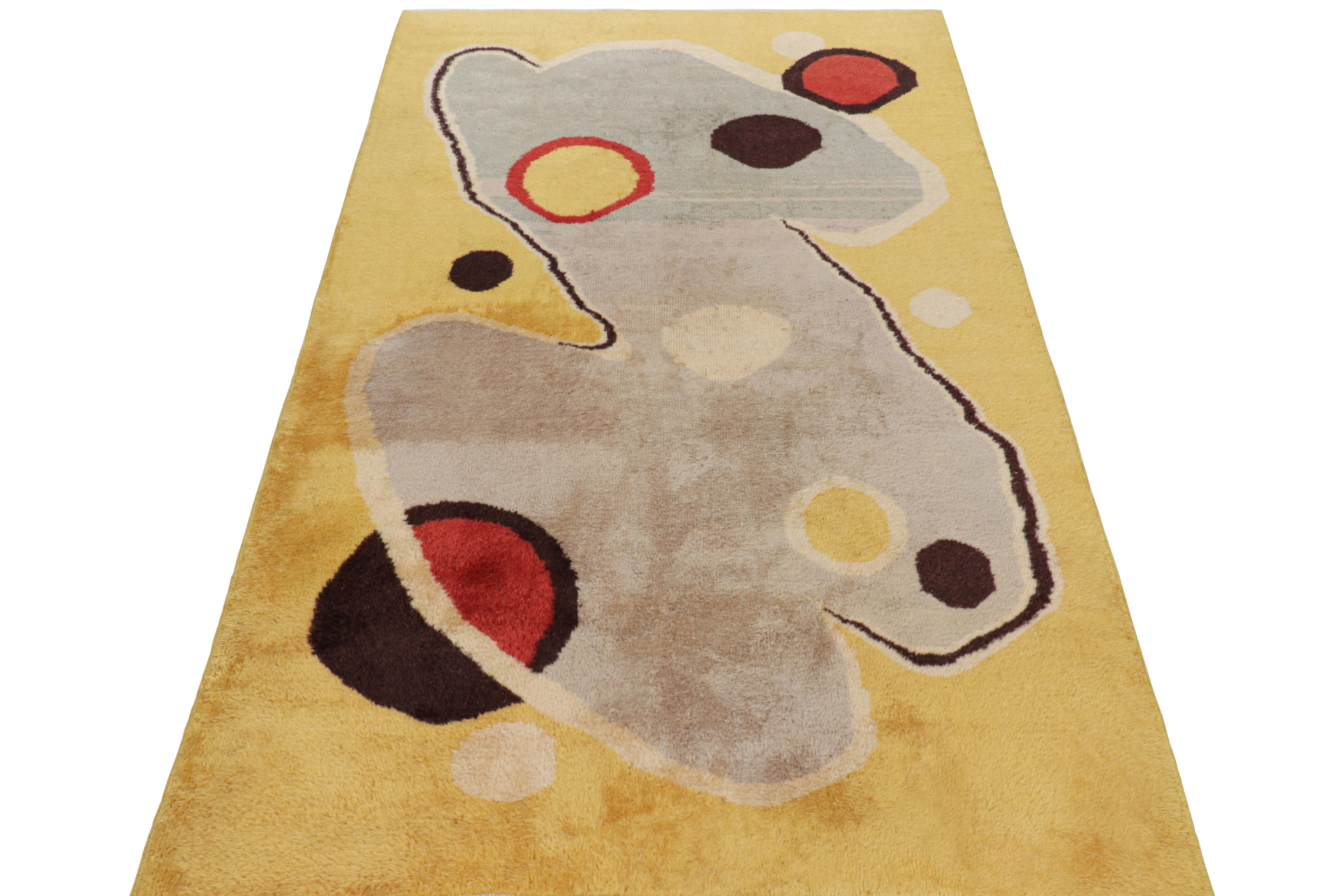 Vintage Zeki Müren Teppich in Gold mit abstrakten geometrischen Mustern  Rug & Kilim (Handgeknüpft) im Angebot
