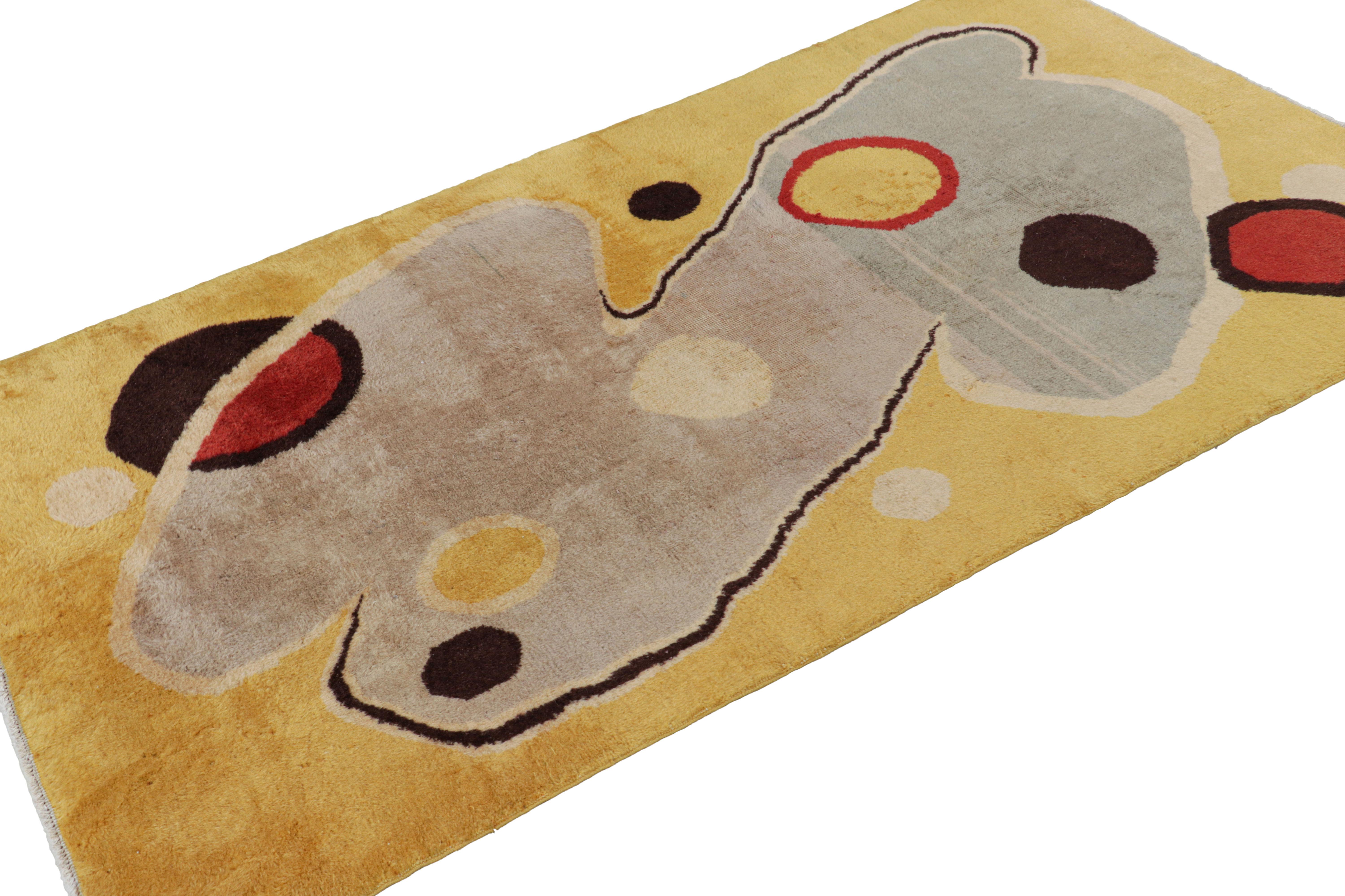 Vintage Zeki Müren Teppich in Gold mit abstrakten geometrischen Mustern  Rug & Kilim im Zustand „Gut“ im Angebot in Long Island City, NY