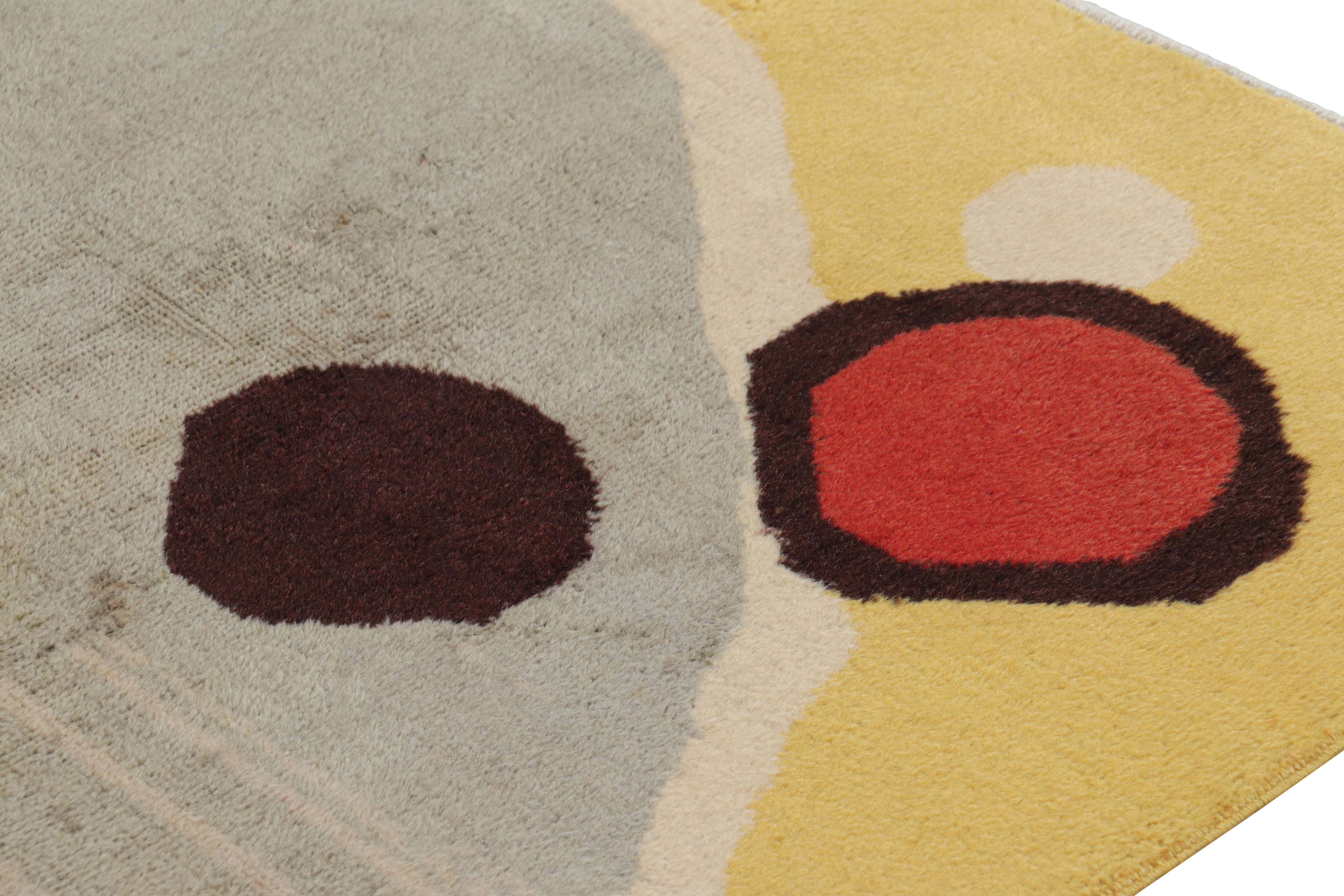 Vintage Zeki Müren Teppich in Gold mit abstrakten geometrischen Mustern  Rug & Kilim (Mitte des 20. Jahrhunderts) im Angebot
