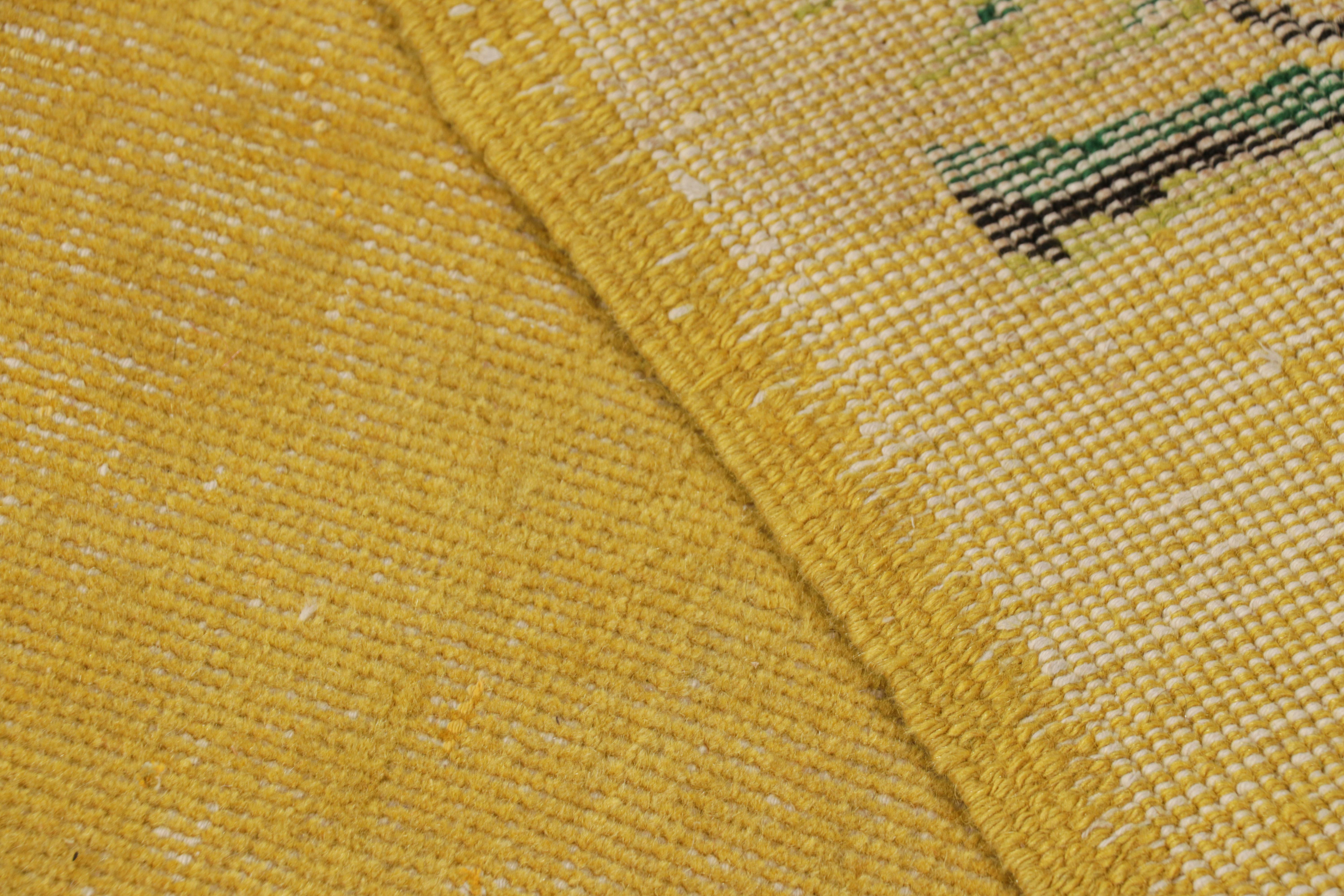 Vintage Zeki Müren Teppich in Gold mit bunten Blumenmustern von Rug & Kilim (Wolle) im Angebot